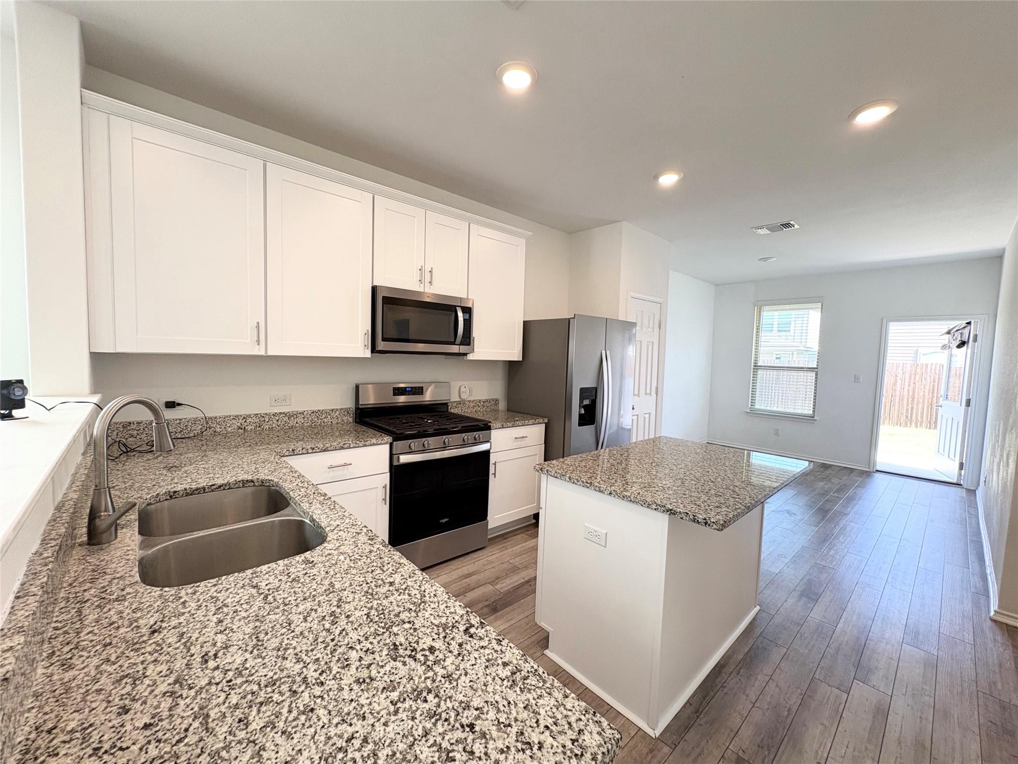 217 English Oak St Property Photo 14