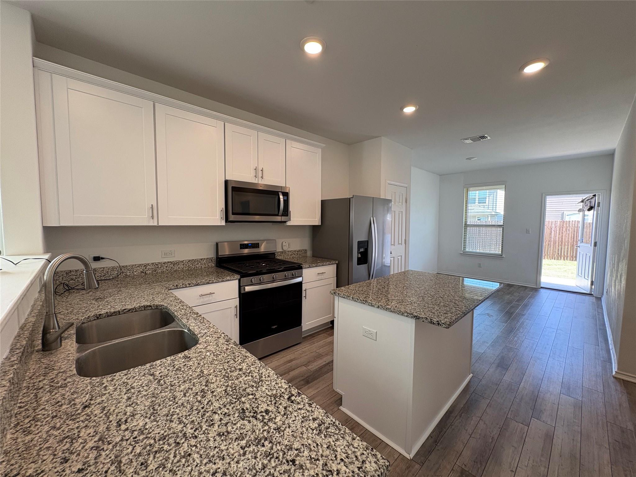 217 English Oak St Property Photo 18