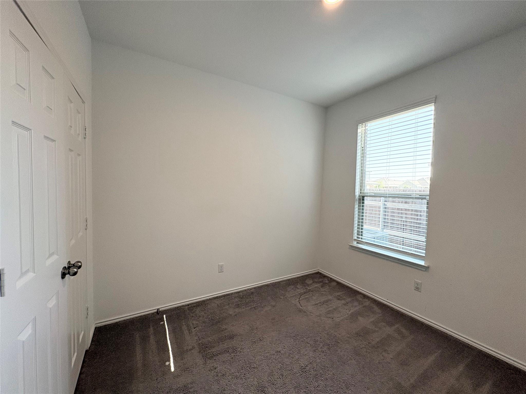 217 English Oak St Property Photo 21