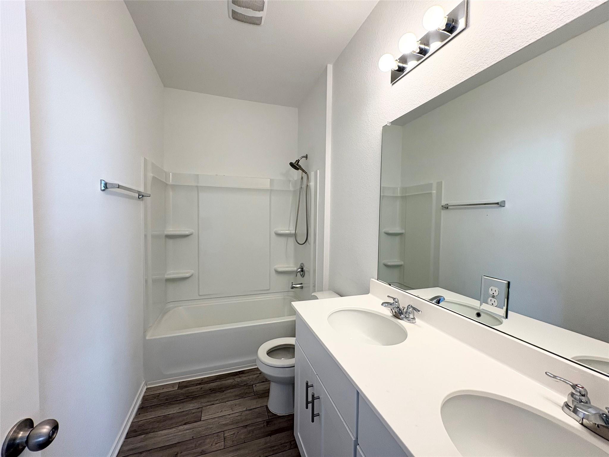 217 English Oak St Property Photo 23