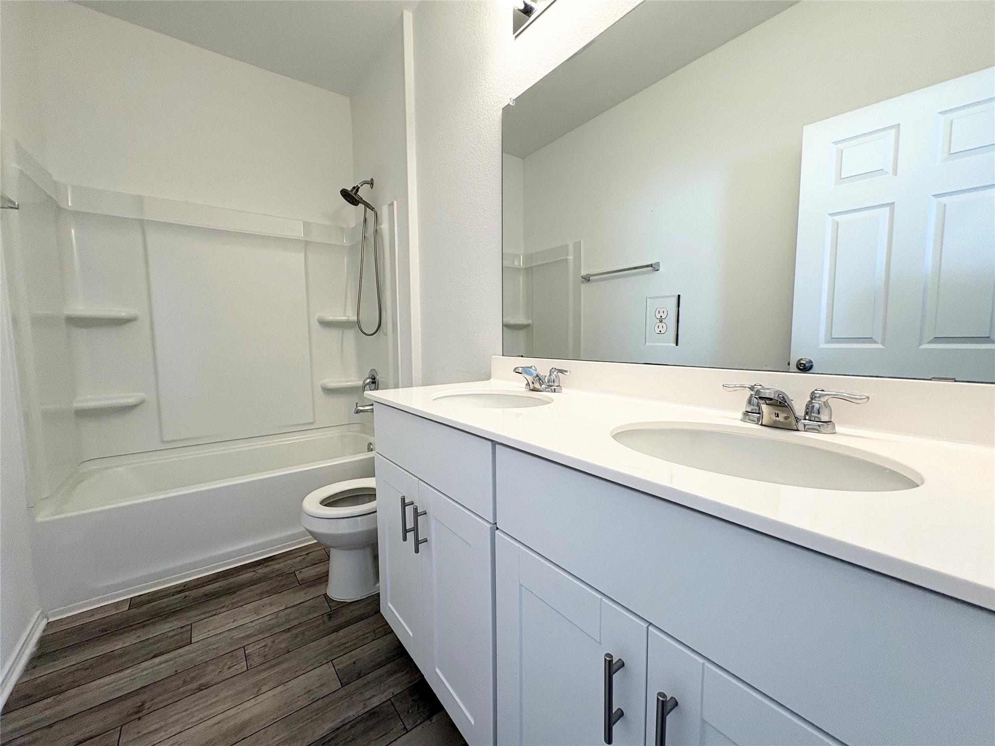 217 English Oak St Property Photo 24
