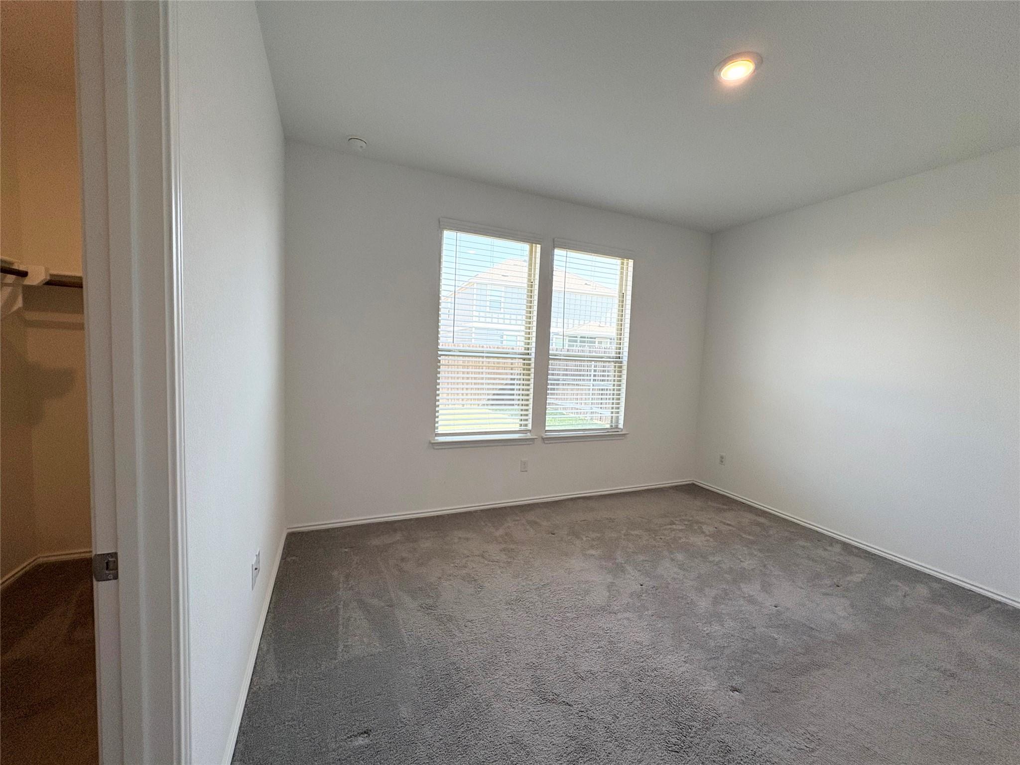 217 English Oak St Property Photo 29