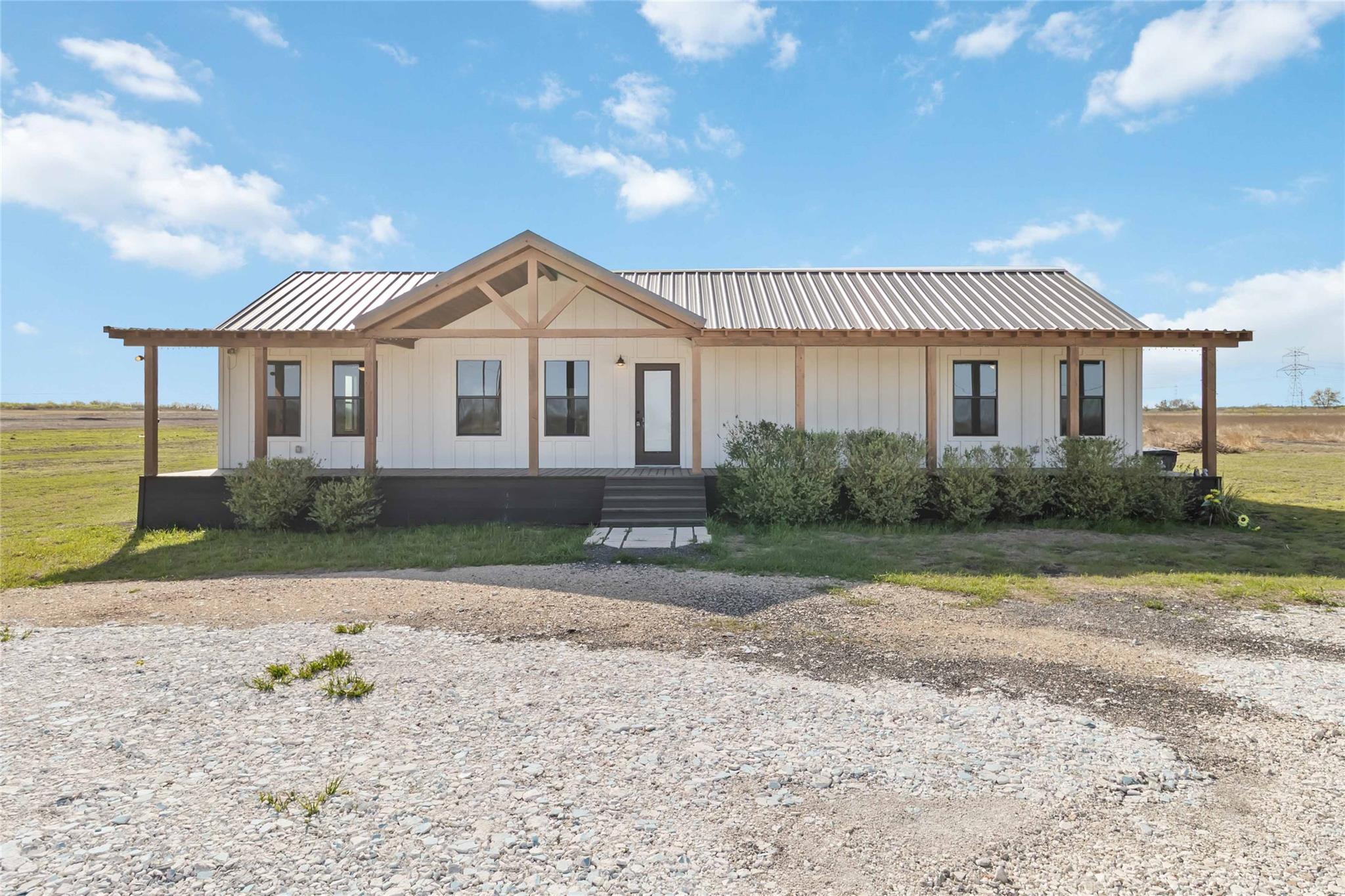 1525 Scull Rd Property Photo 1