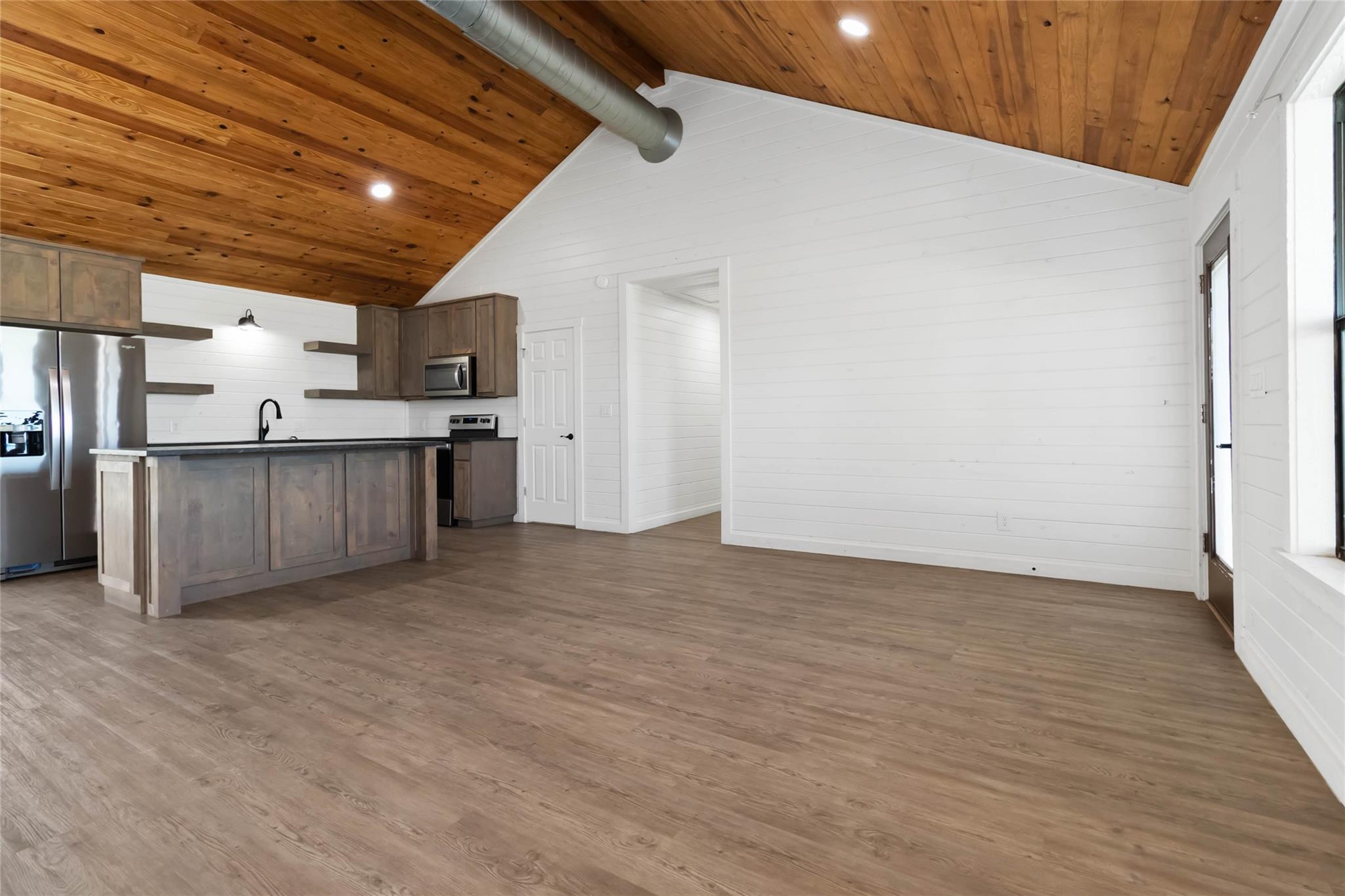 1525 Scull Rd Property Photo 4
