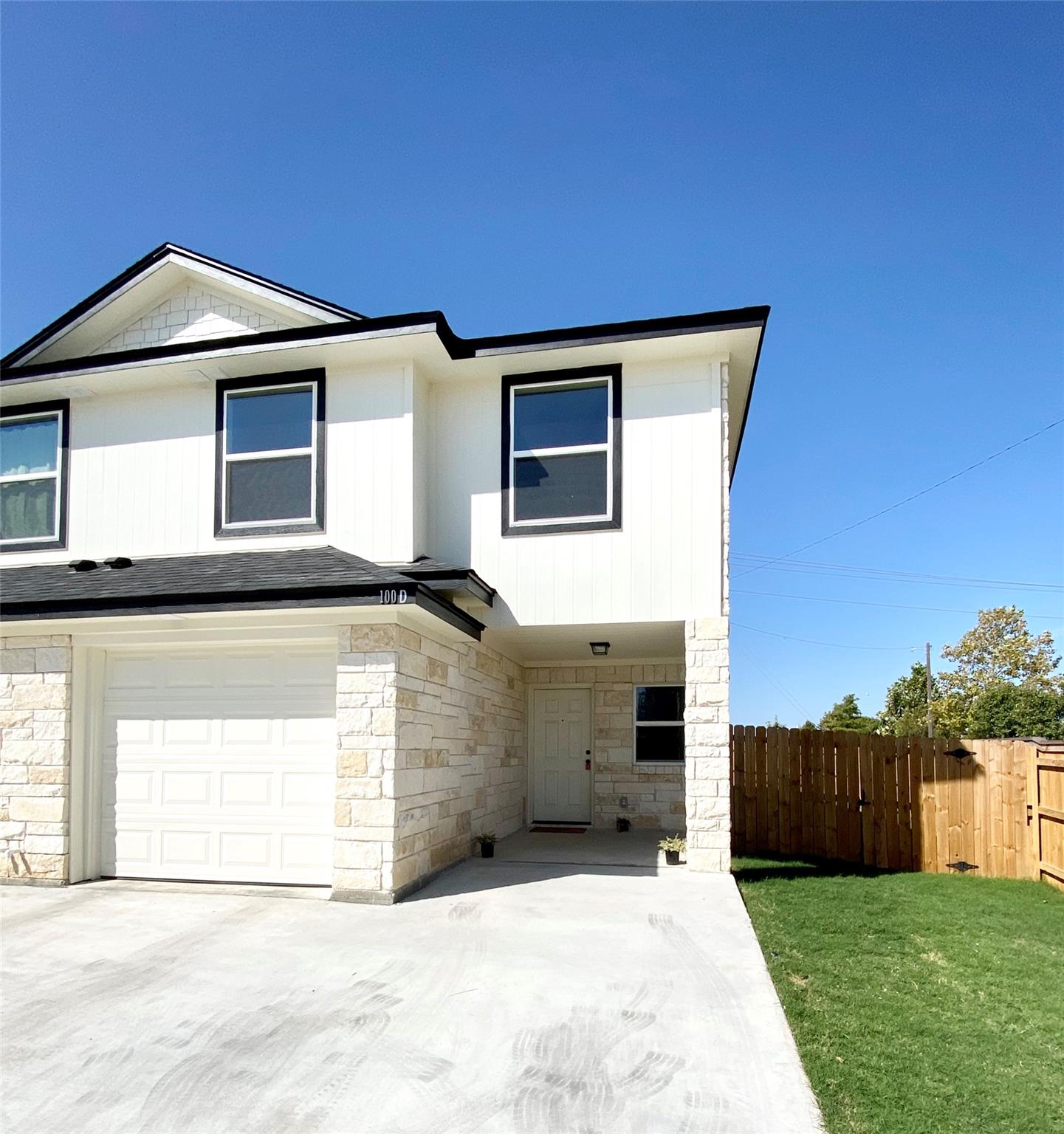100 Sandstone Dr #a-d Property Photo 2