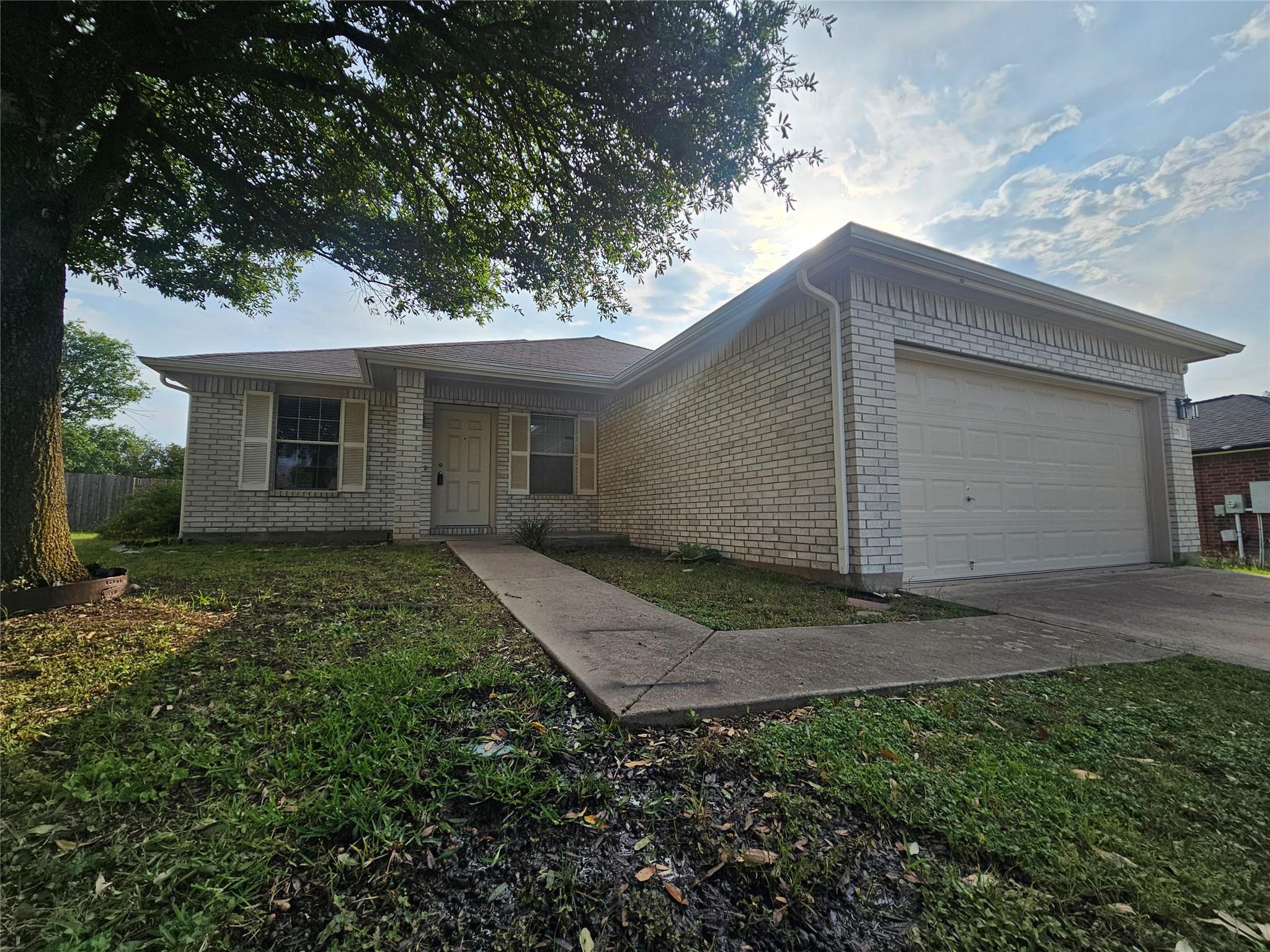 201 Bluebonnet Trl Property Photo 1