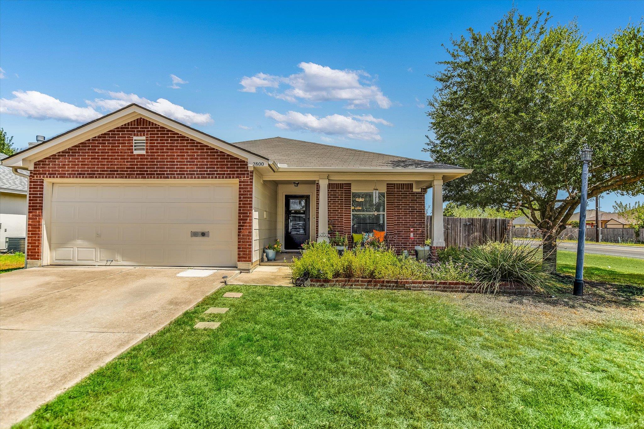 2800 Tyler Ln Property Photo 1