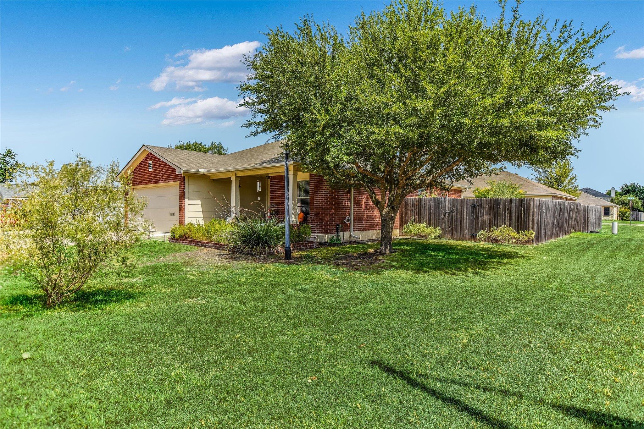 2800 Tyler Ln Property Photo 2