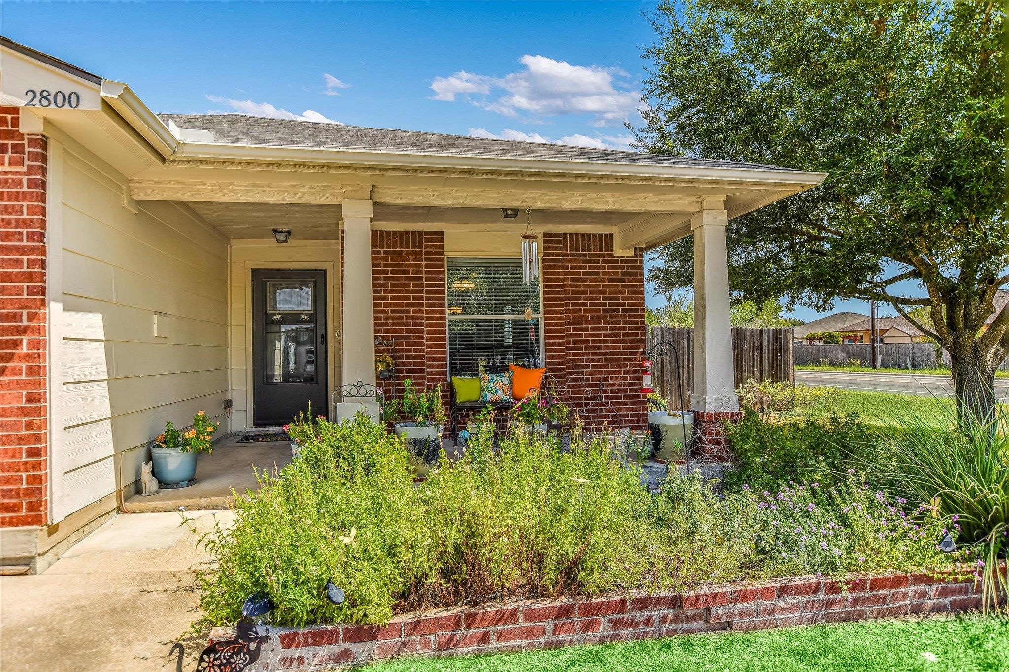2800 Tyler Ln Property Photo 3