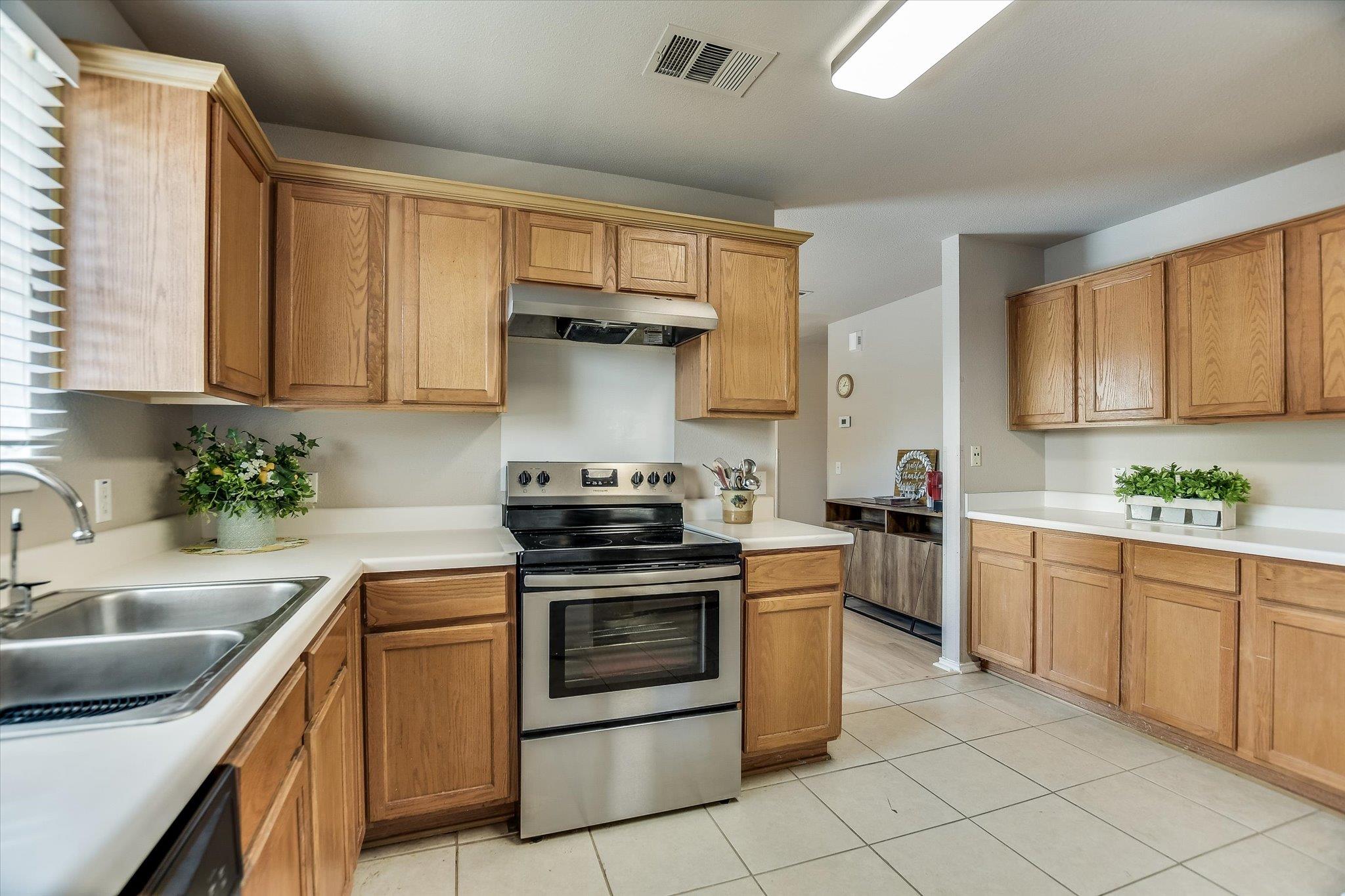 2800 Tyler Ln Property Photo 8