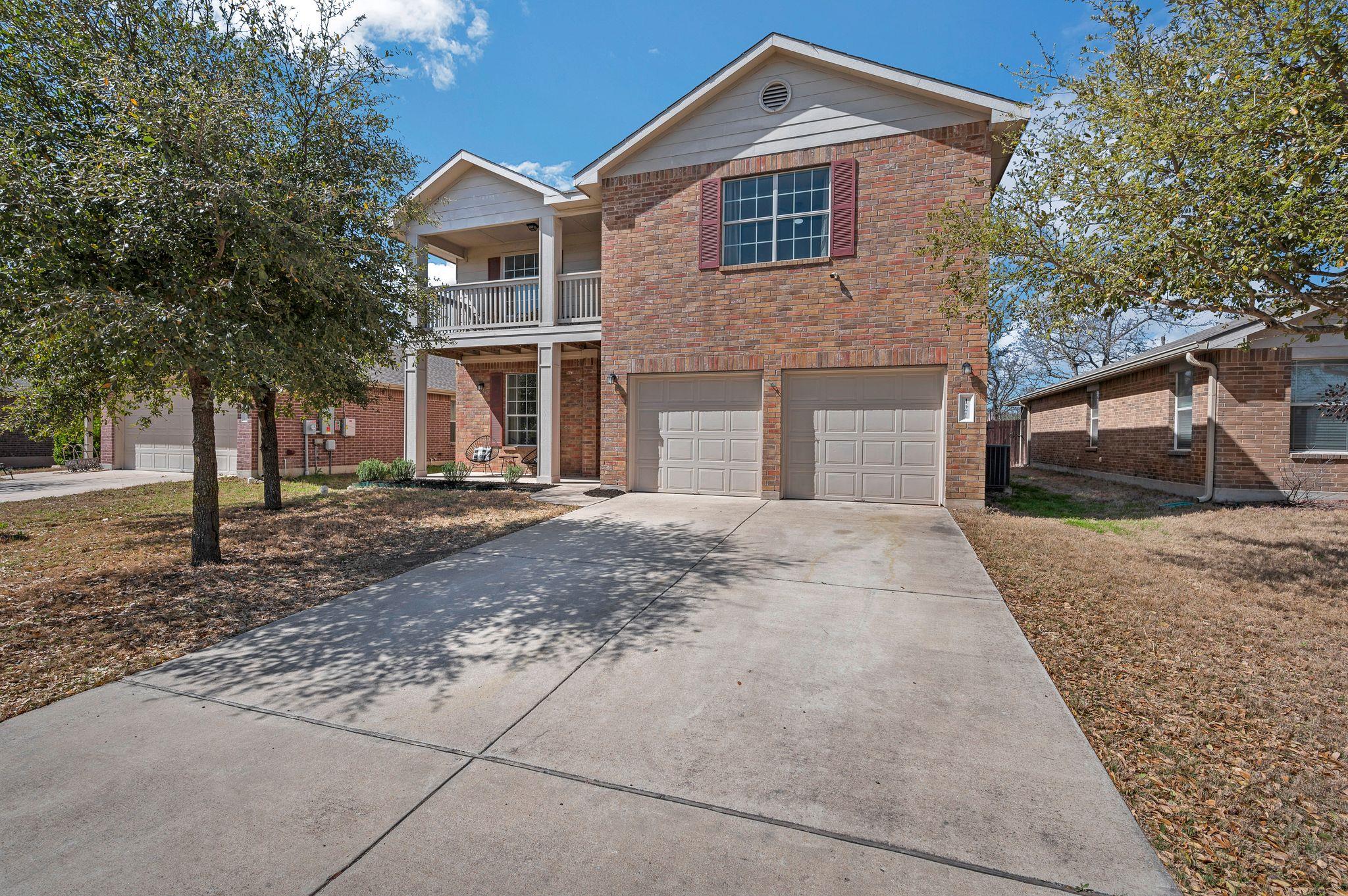 121 Moorhen Ln Property Photo