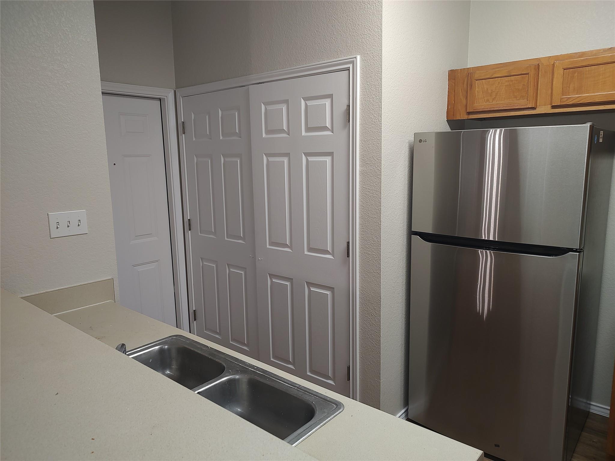 2842 Southampton Way #a Property Photo 7