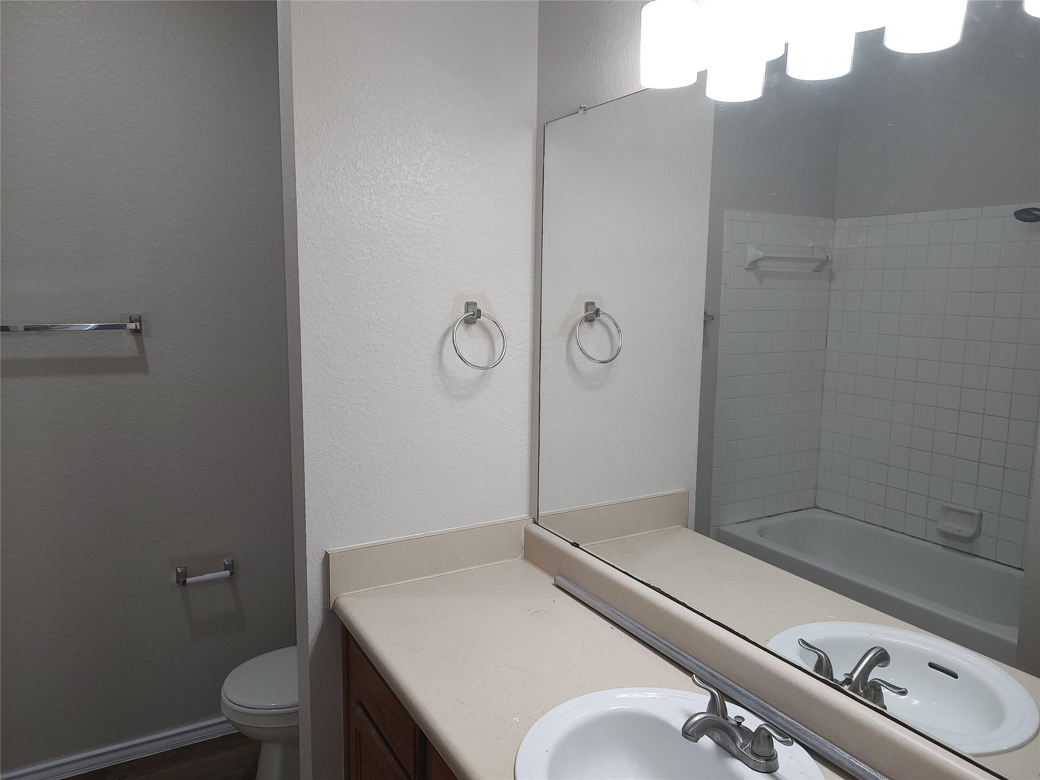 2842 Southampton Way #a Property Photo 11