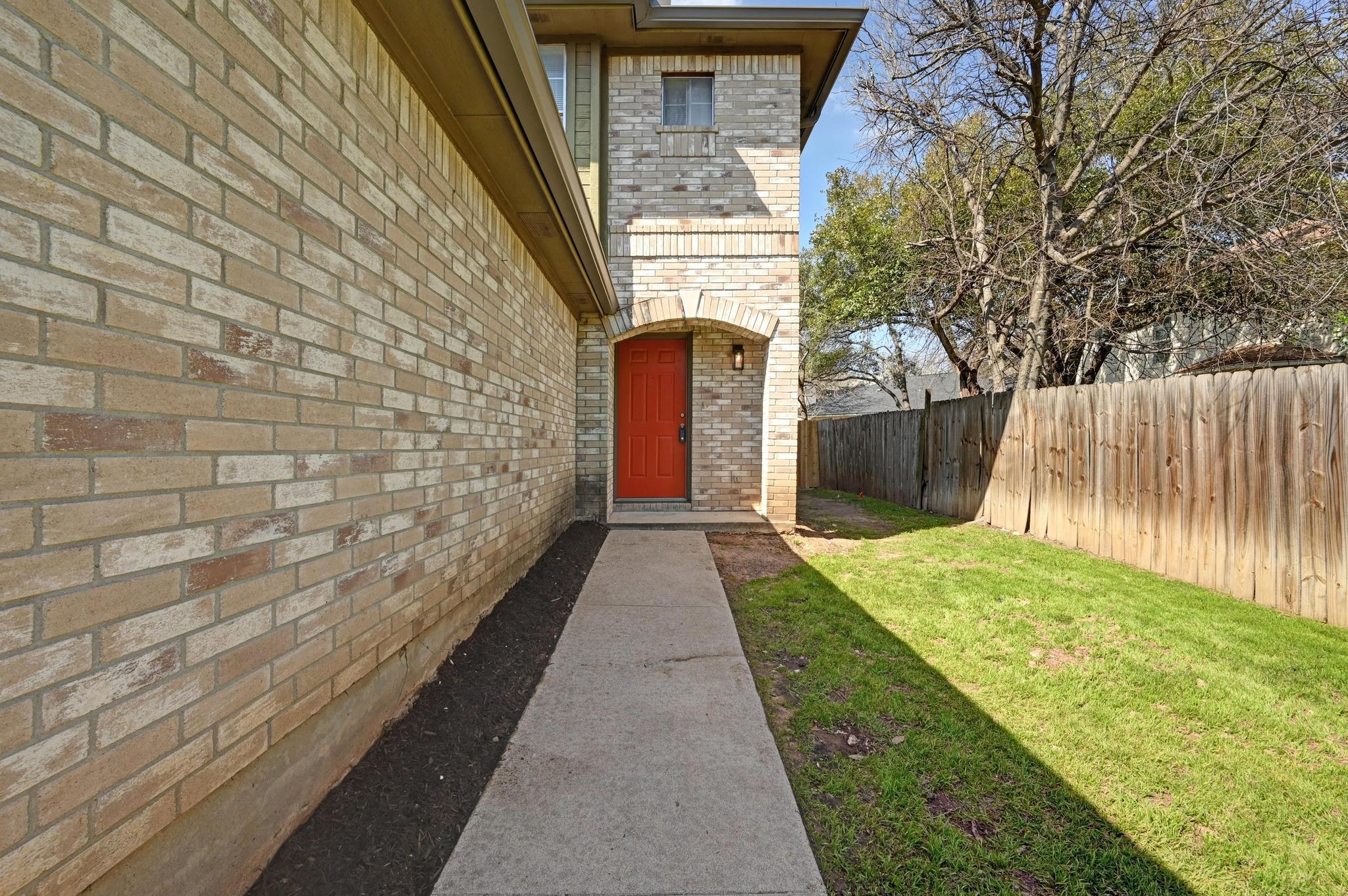 9804 Nightjar Dr B Property Photo
