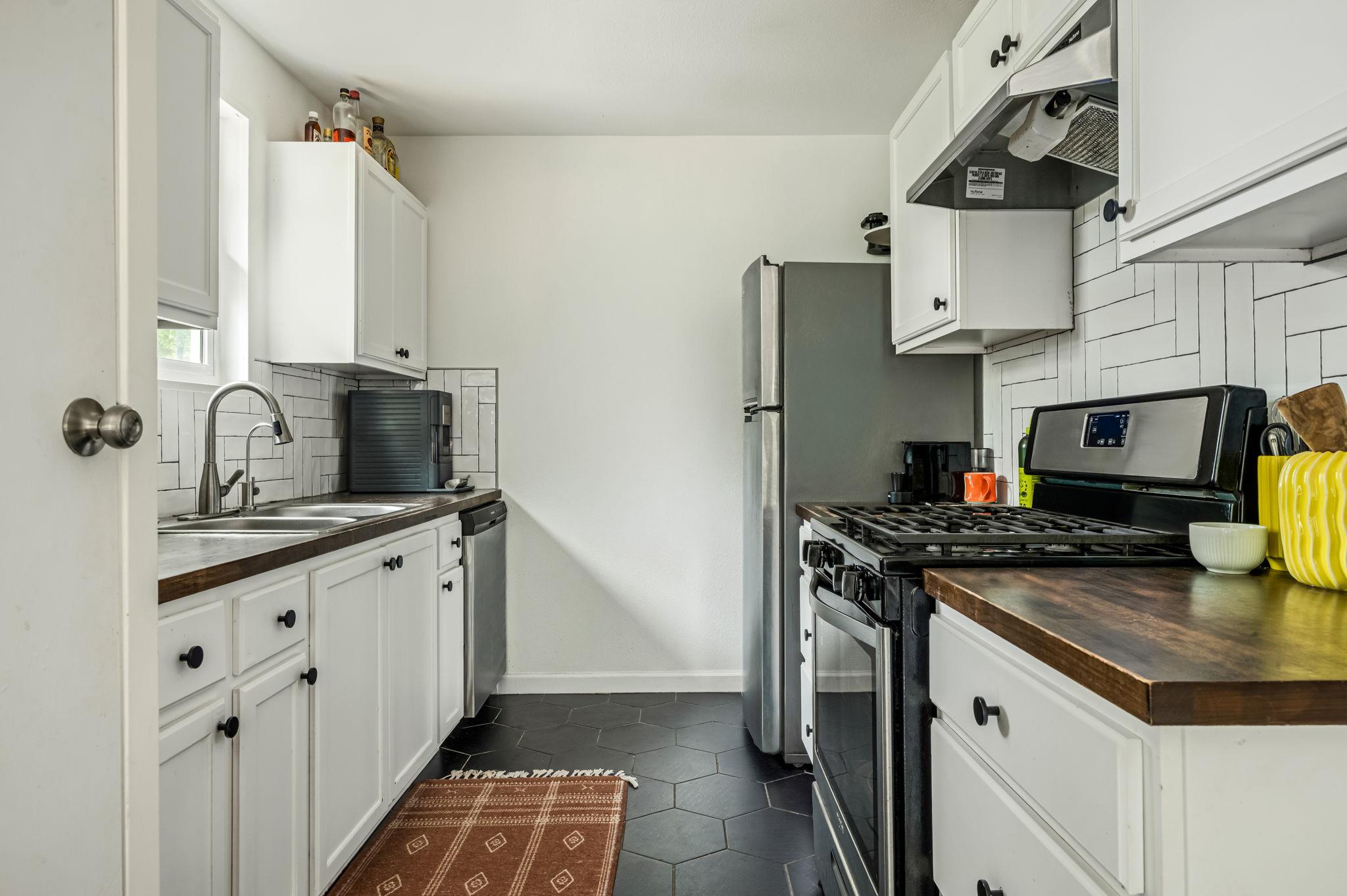 100 Florence Dr #b Property Photo 10