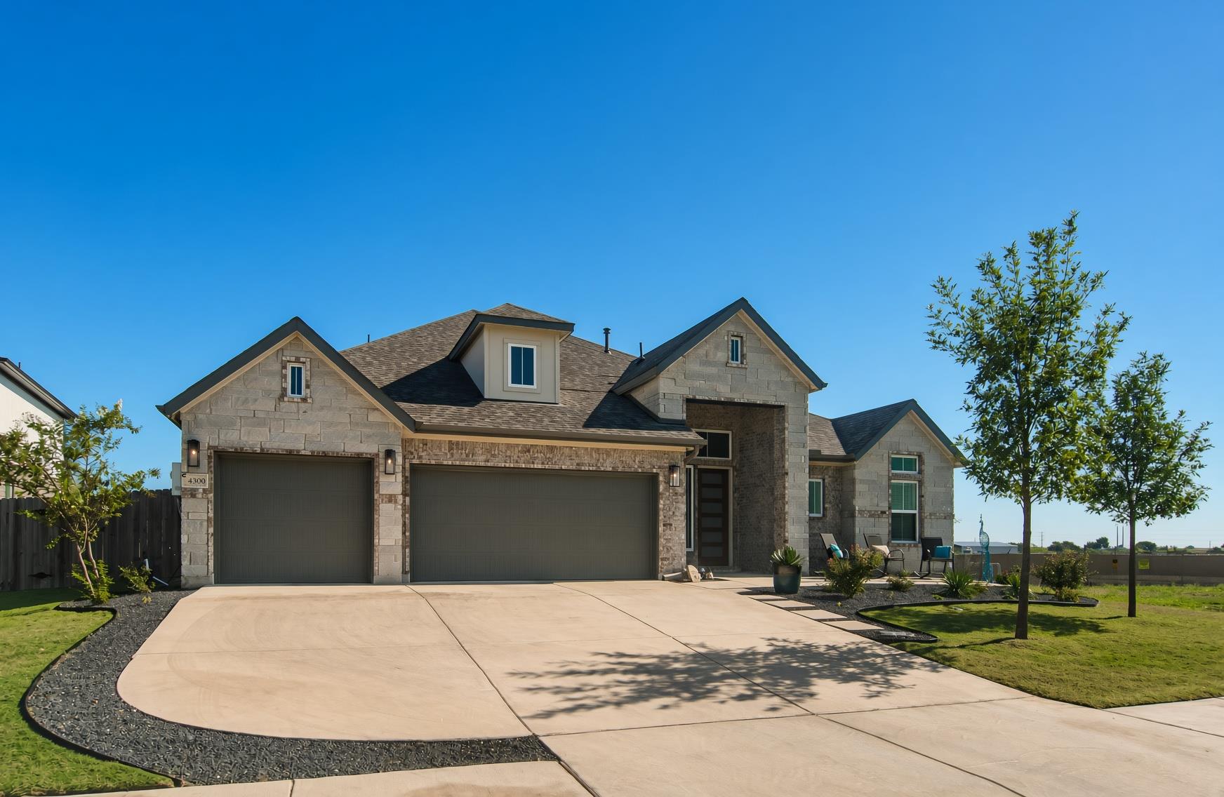 4300 Boyington Dr Property Photo 3