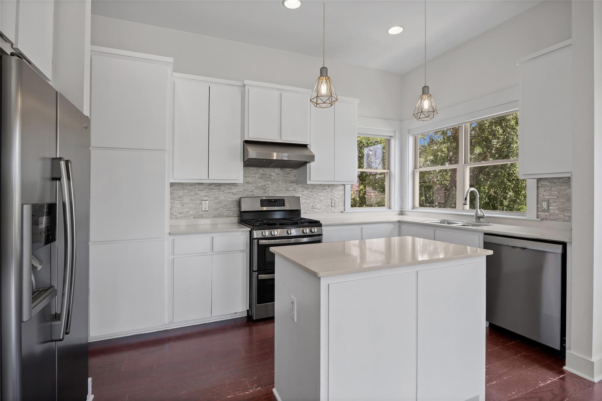 1301 San Bernard St Property Photo 6