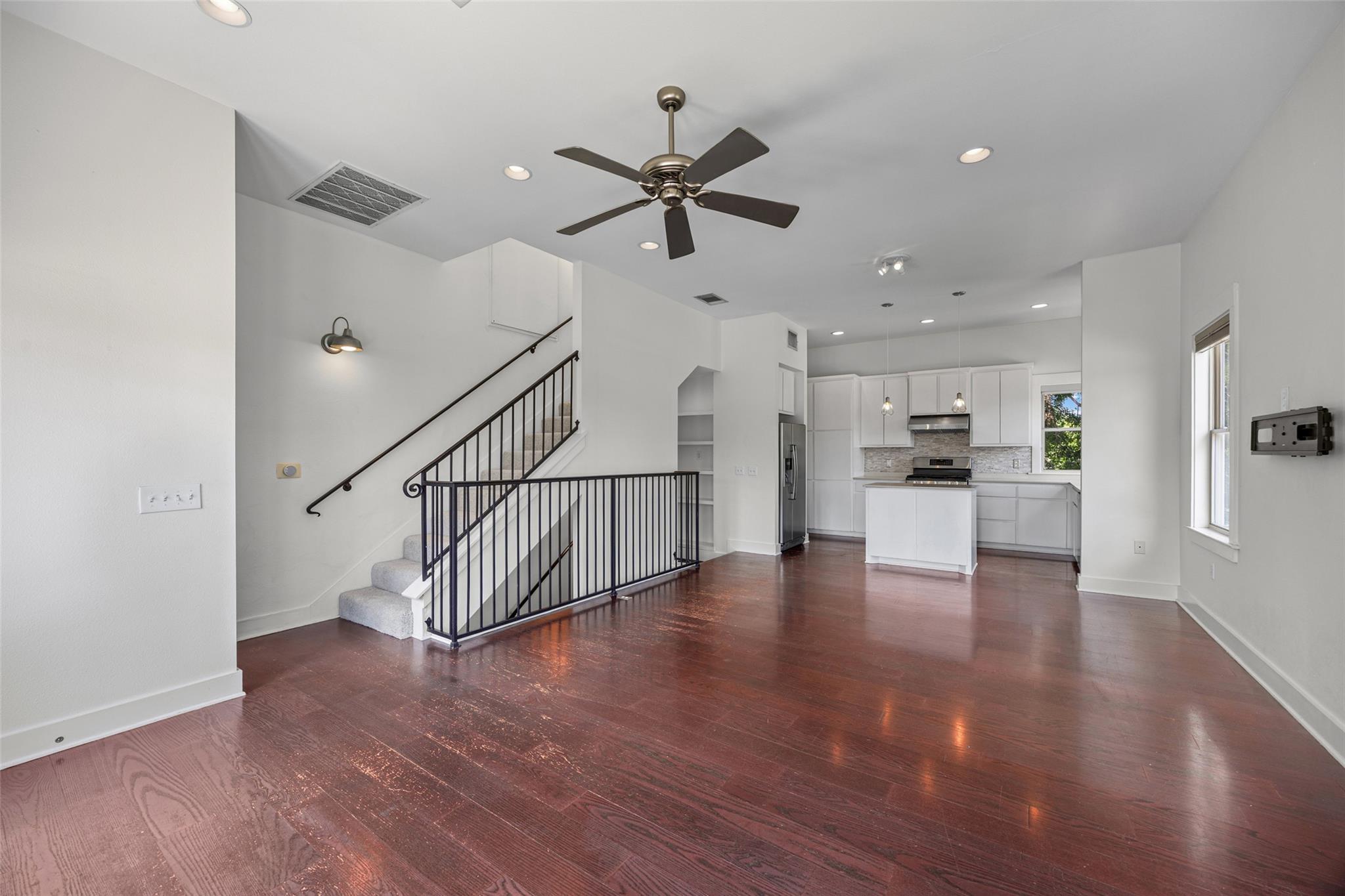1301 San Bernard St Property Photo 8