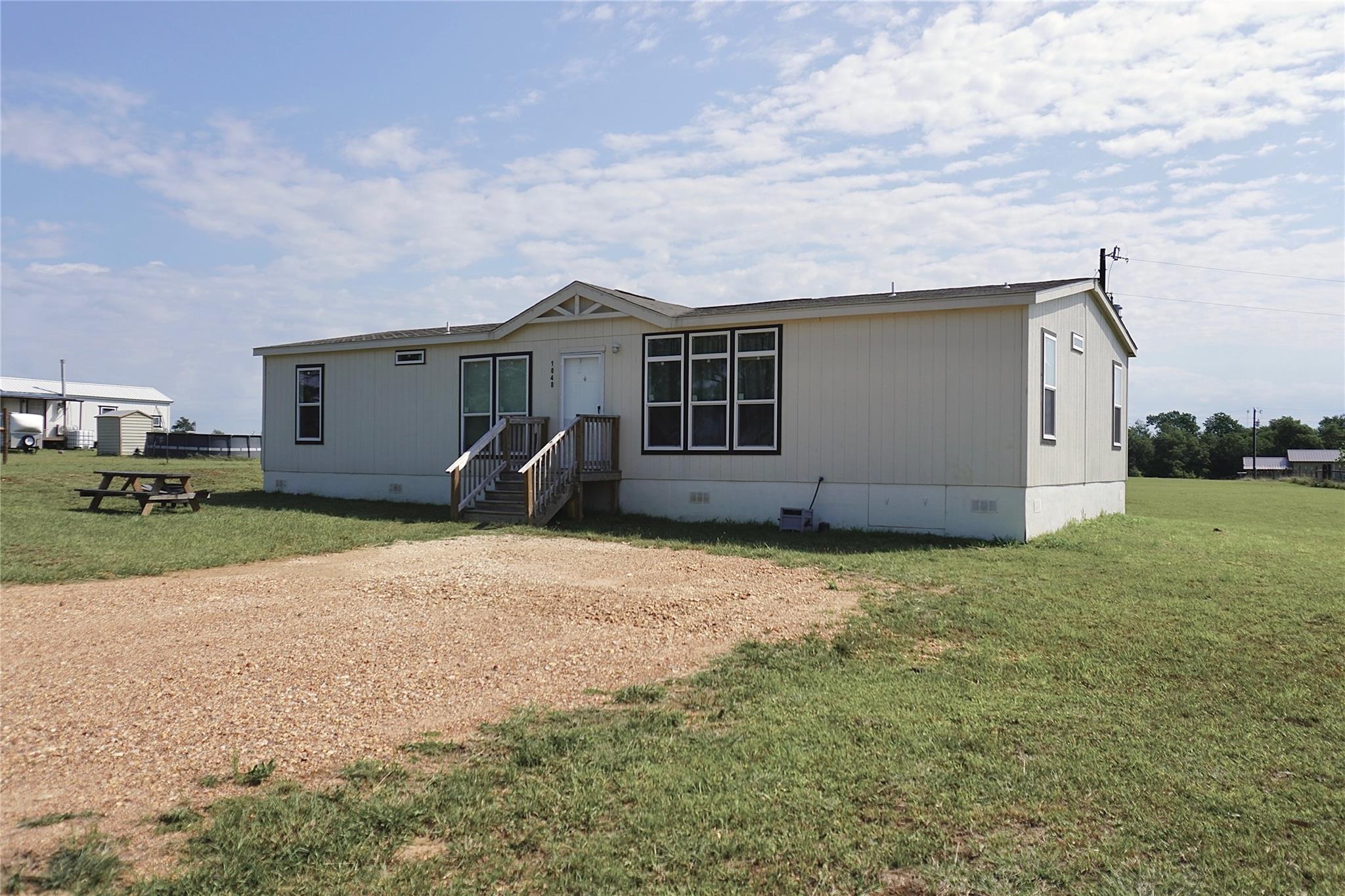 1048 County Road 402 Property Photo 2