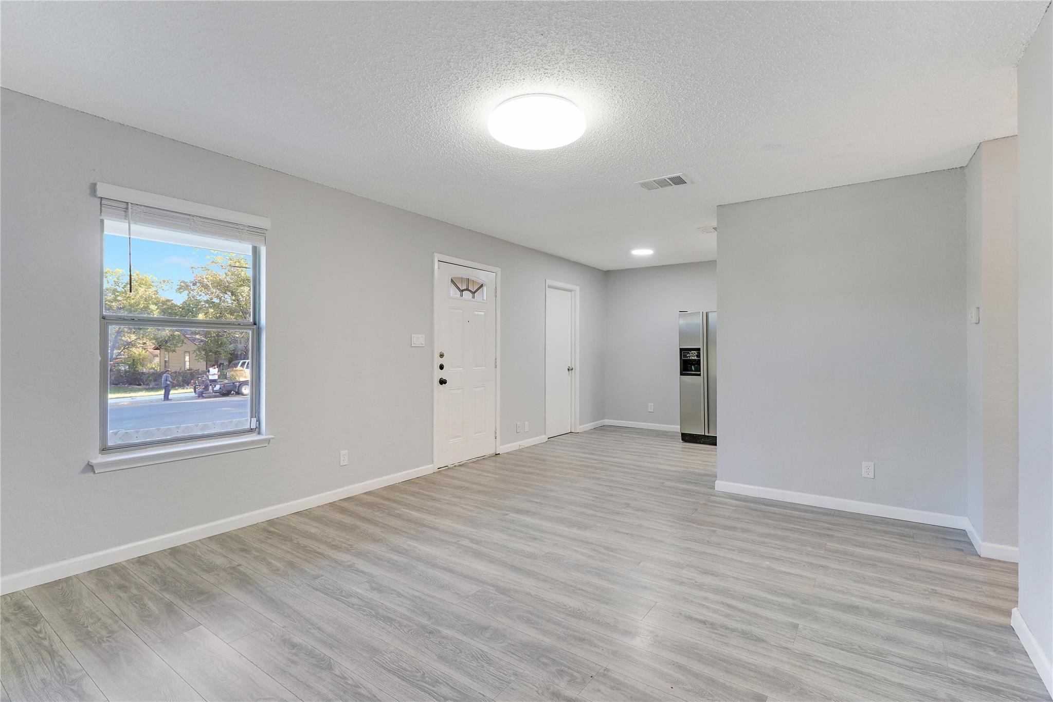 6920 Bennett Ave #b Property Photo 3