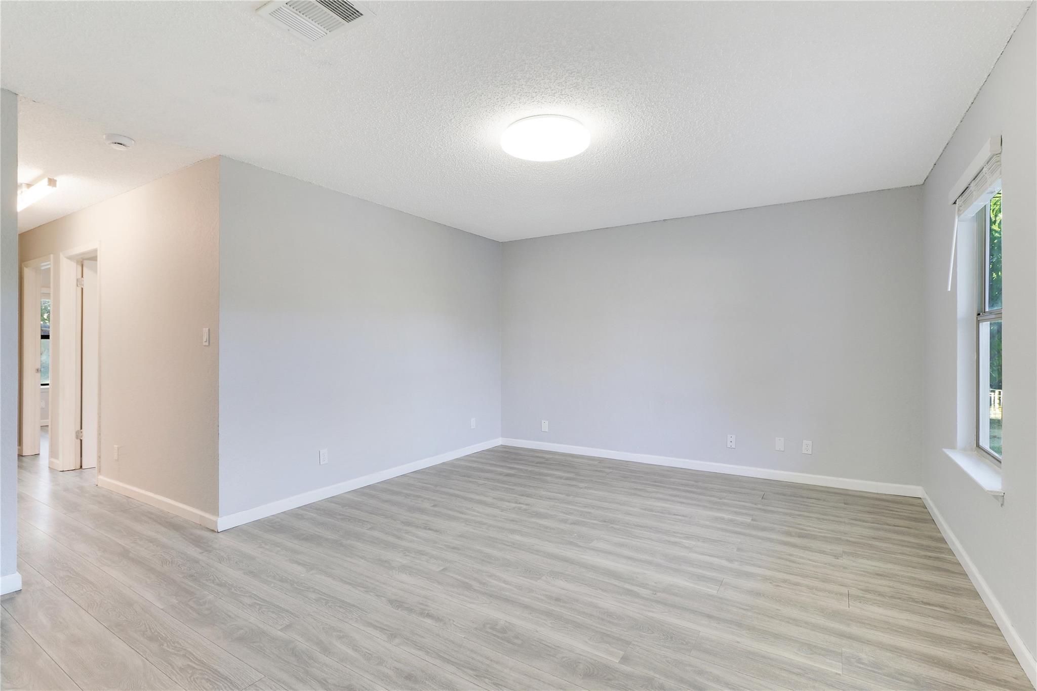 6920 Bennett Ave #b Property Photo 4