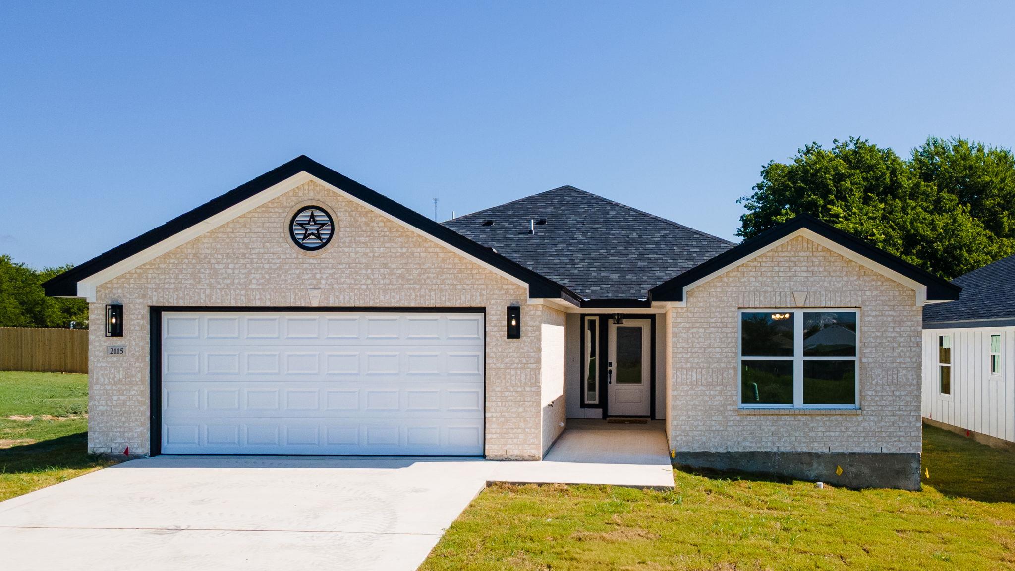 2115 Blackhawk Loop Property Photo 1