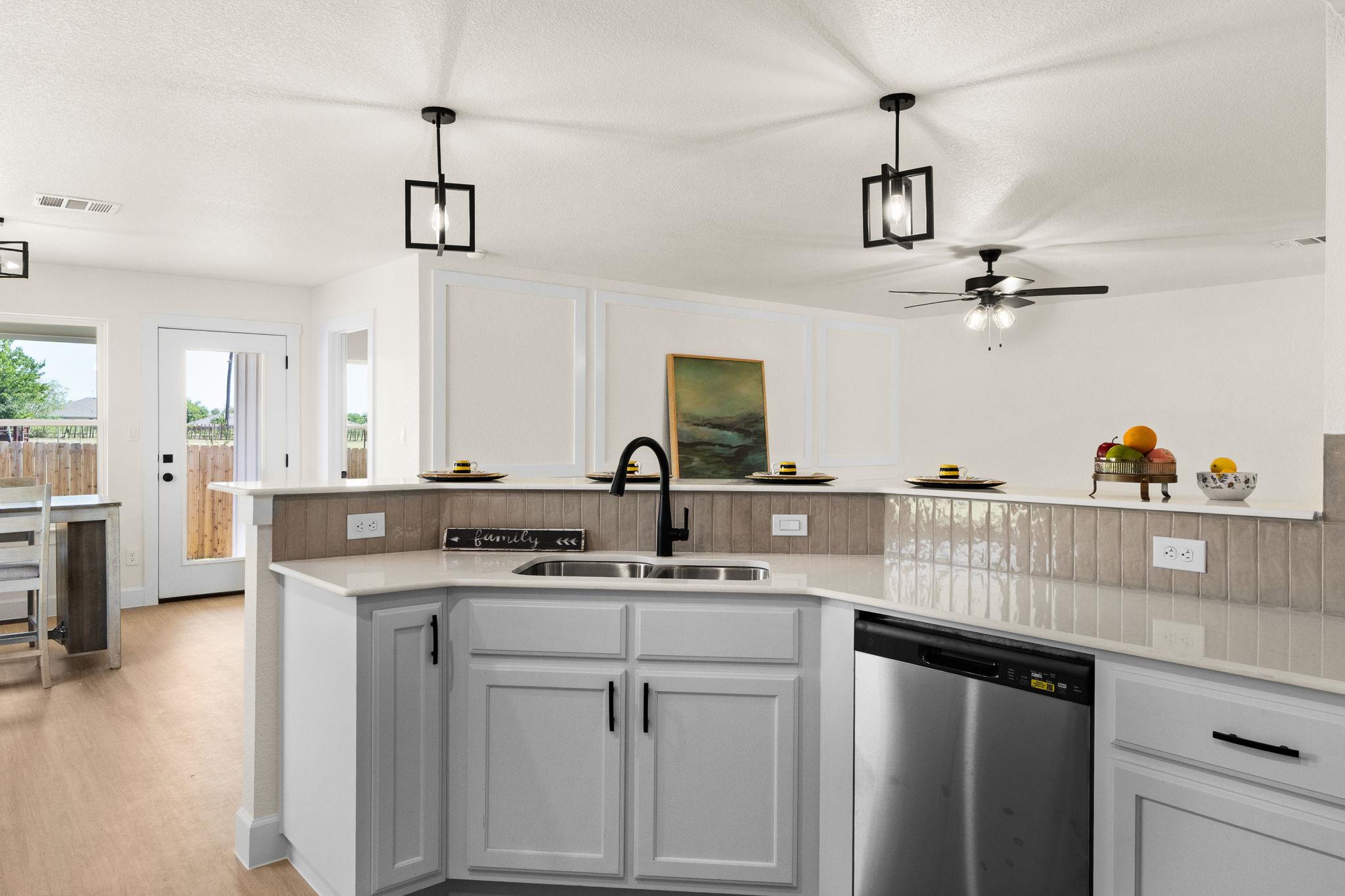 2115 Blackhawk Loop Property Photo 10