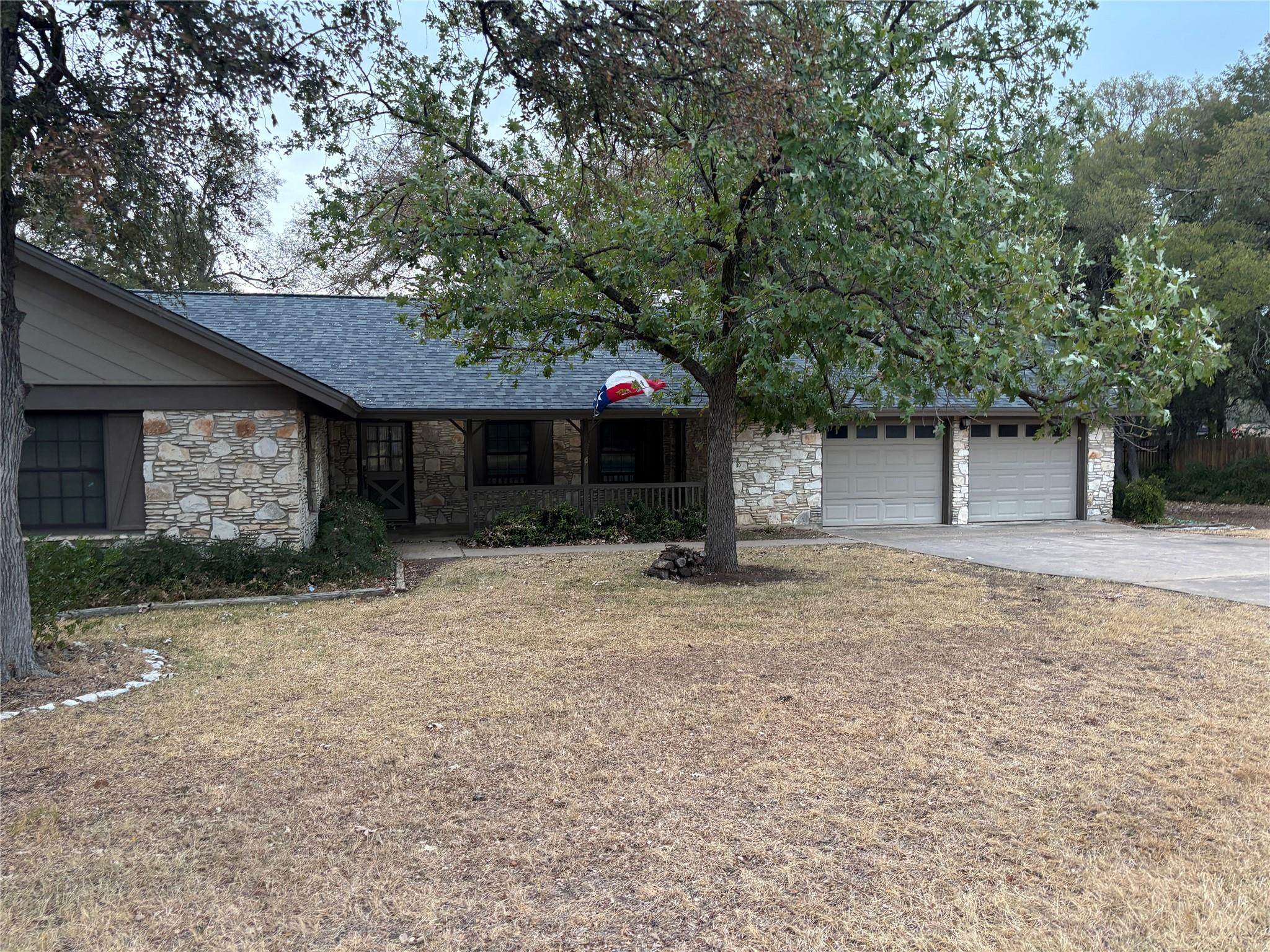 409 Sinuso Dr Property Photo 2
