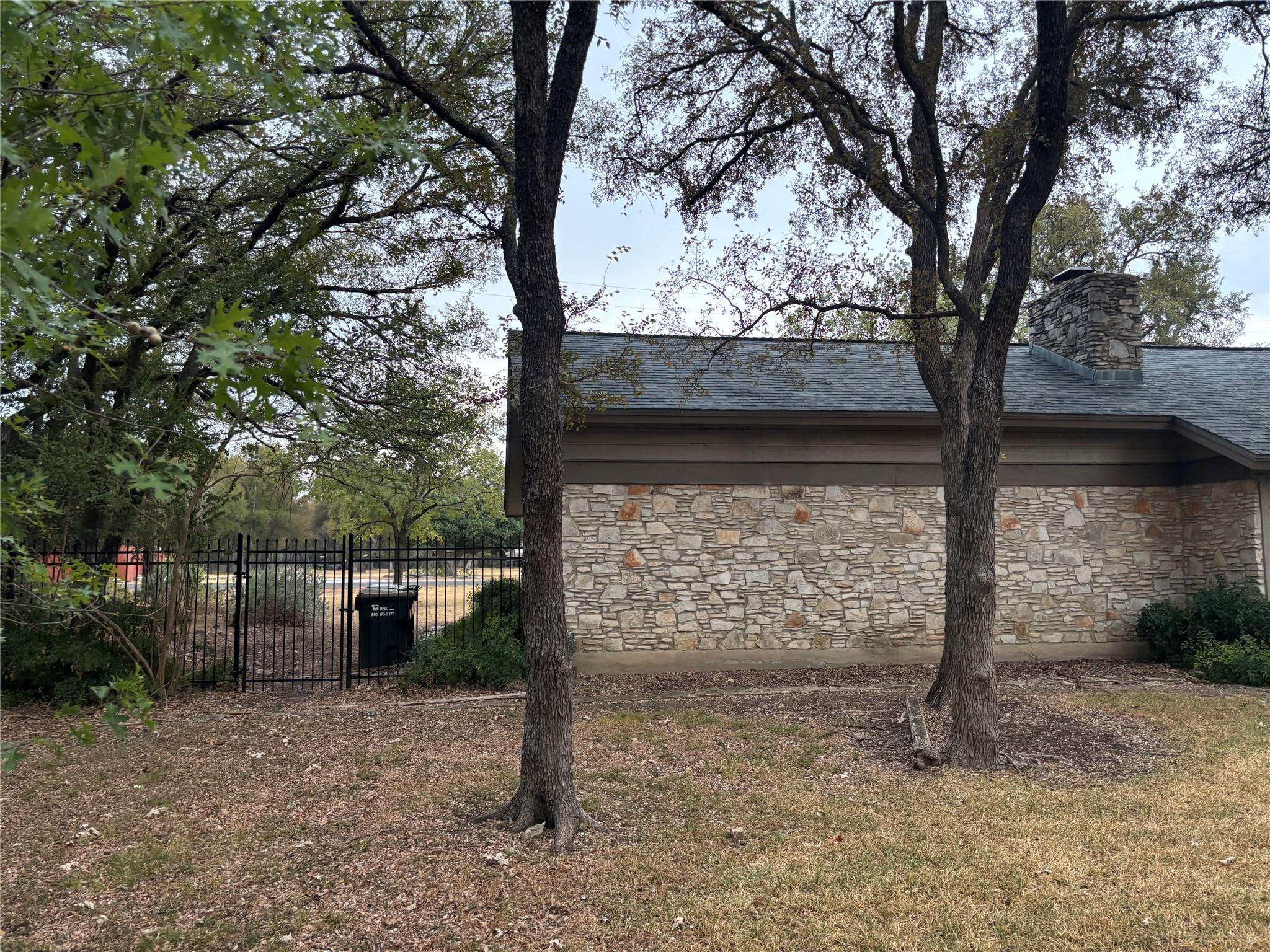 409 Sinuso Dr Property Photo 20