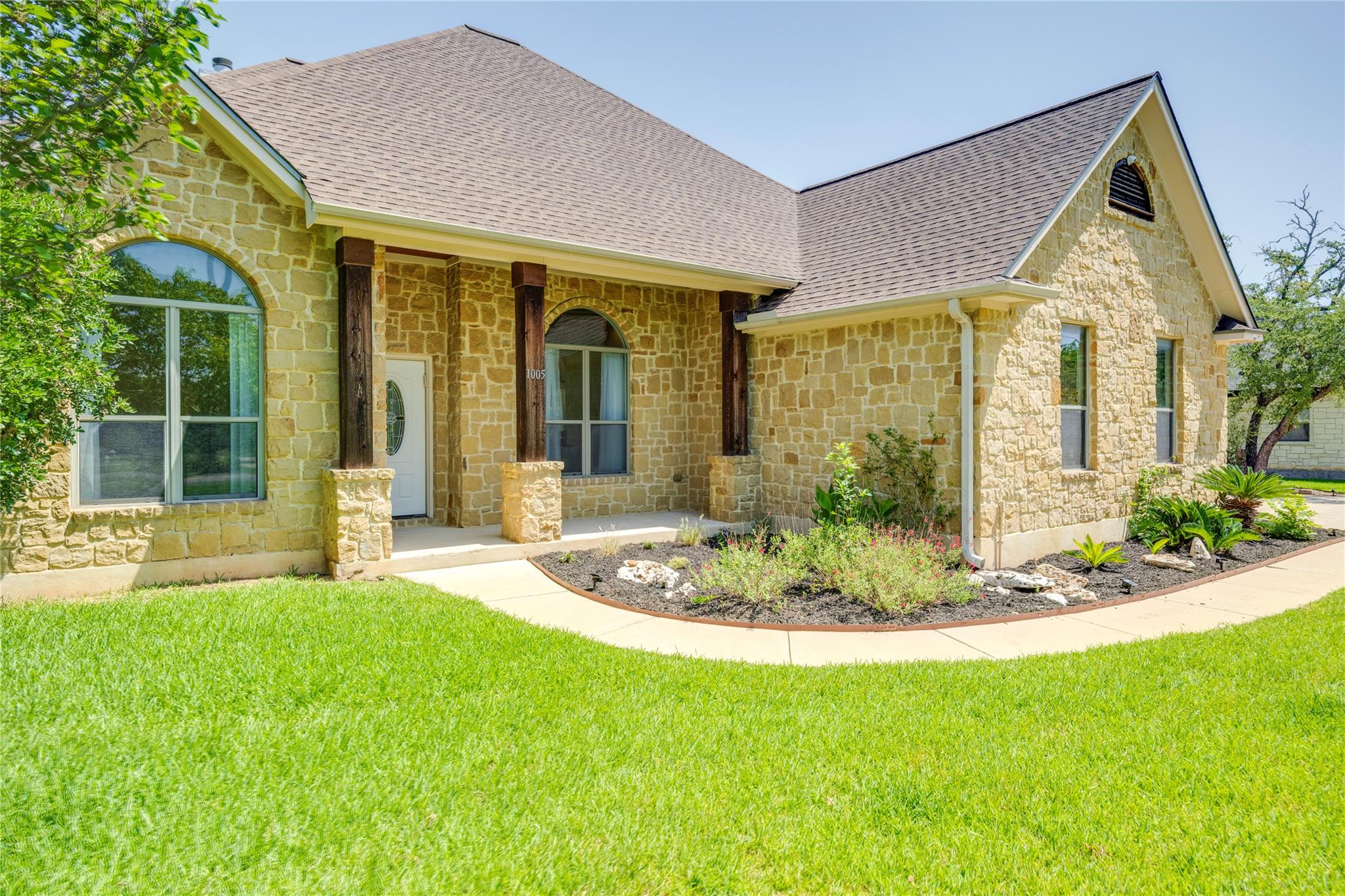1005 Cedar Park Dr Property Photo 1