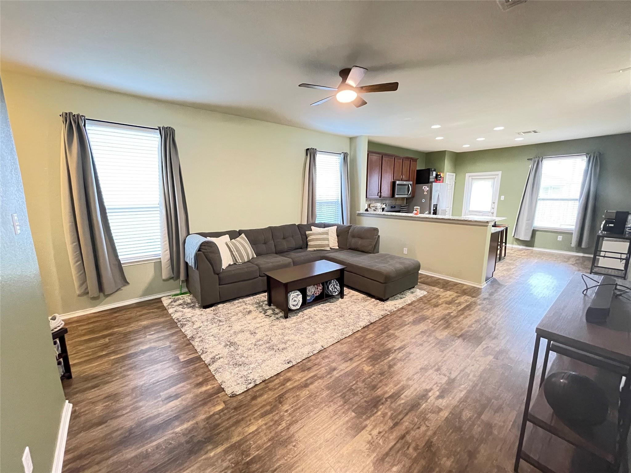 228 La Dera Dr Property Photo 2