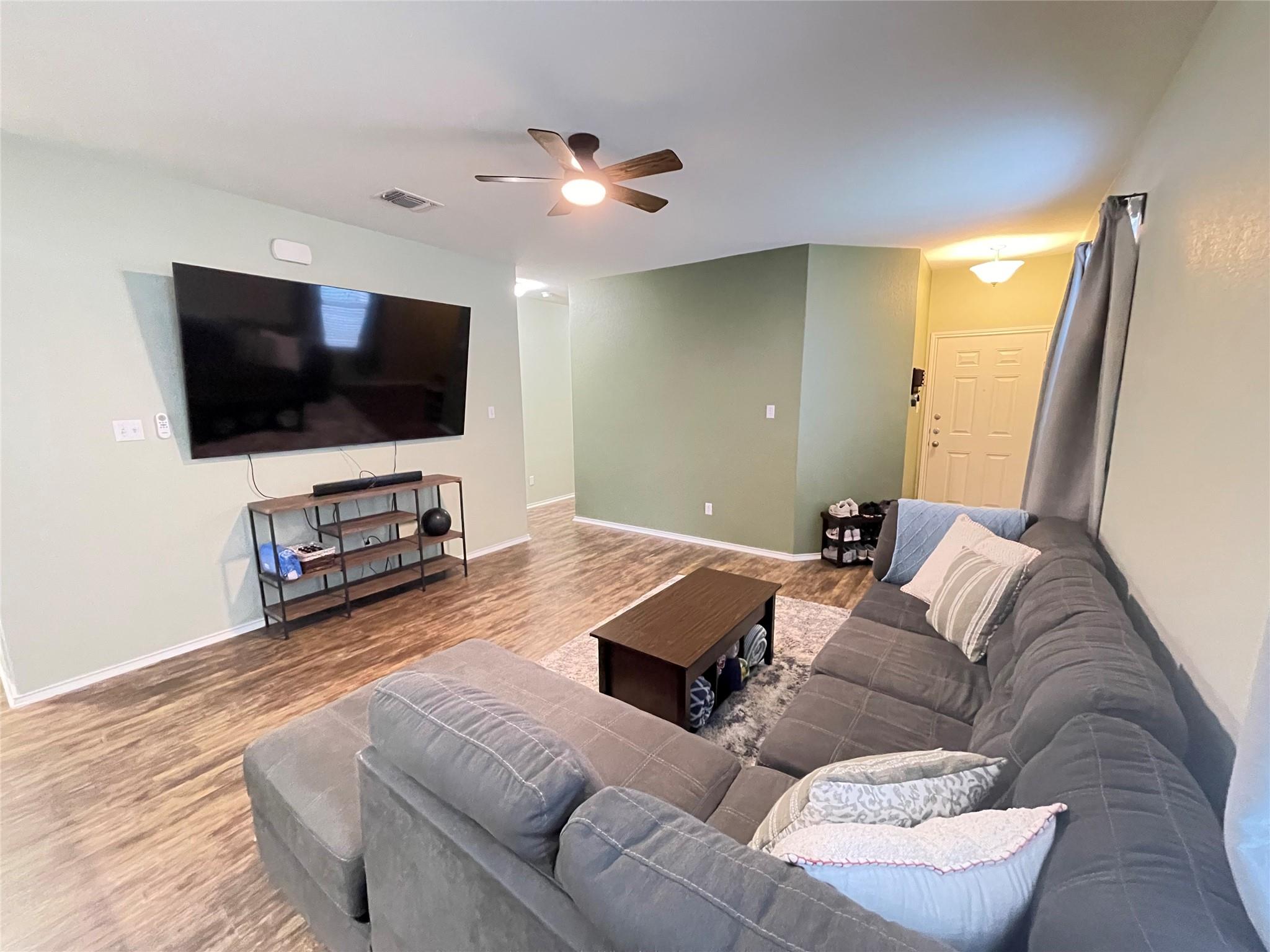 228 La Dera Dr Property Photo 3