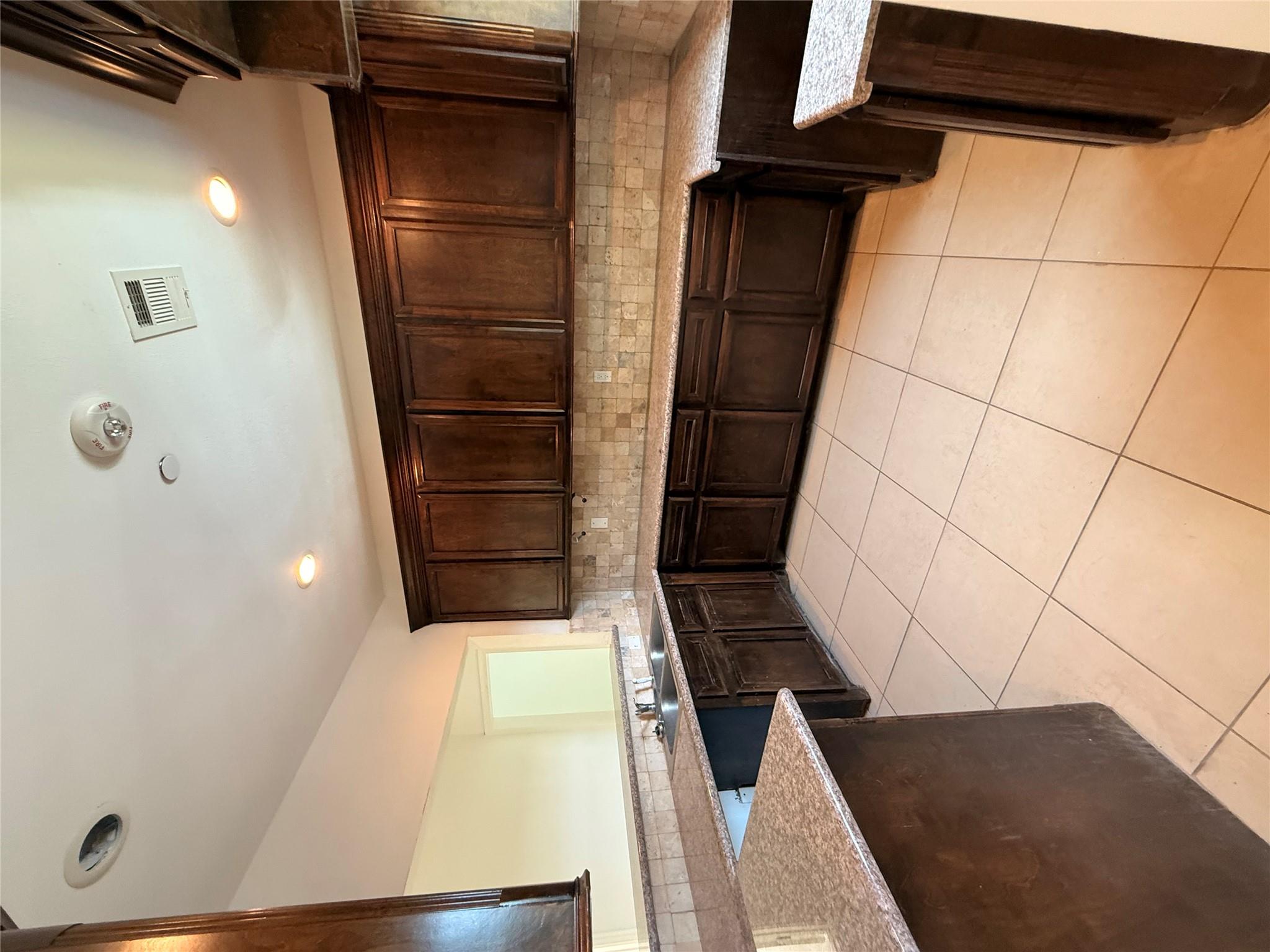 16160 Porter Ln Property Photo 8