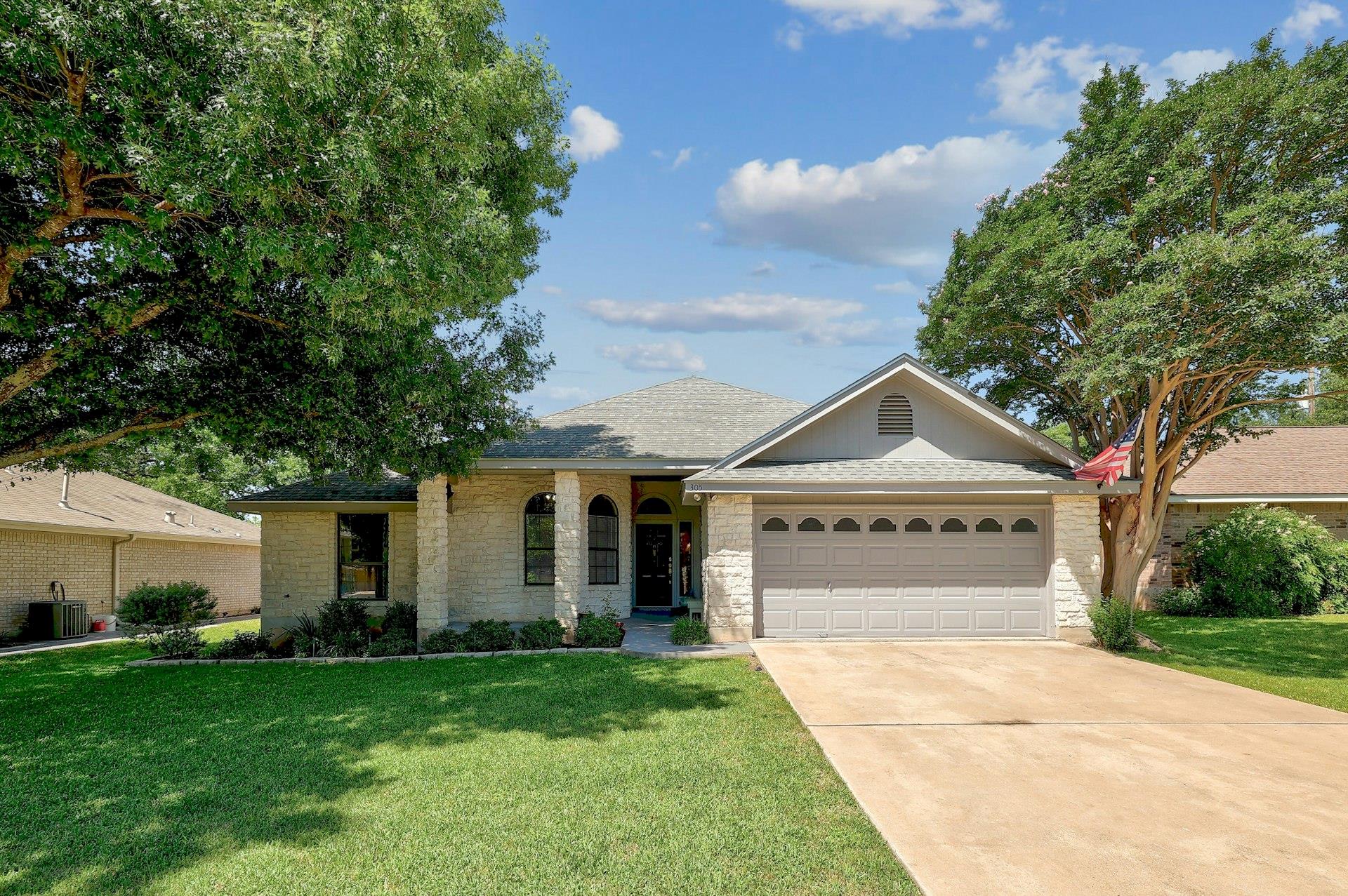 305 Rockcrest Dr Property Photo