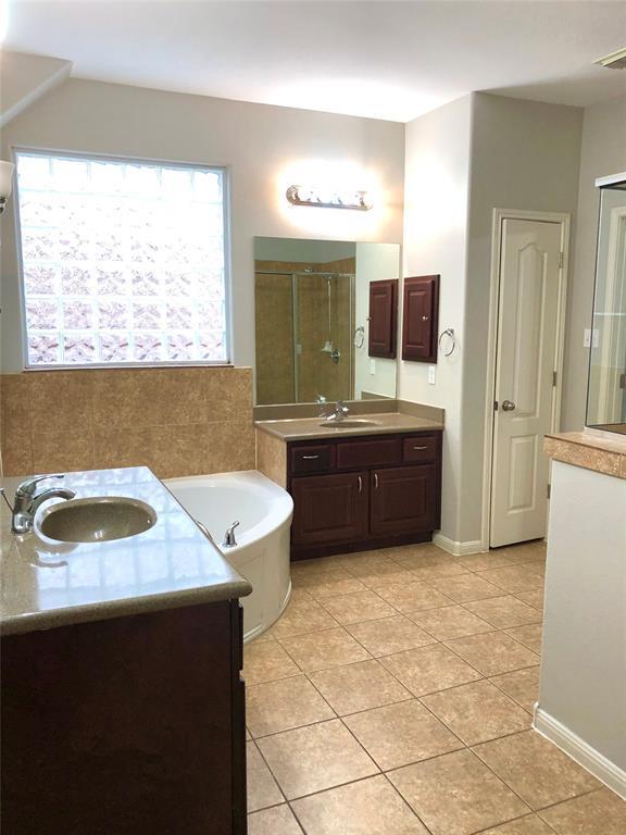 10808 Sky Rock Dr Property Photo 9