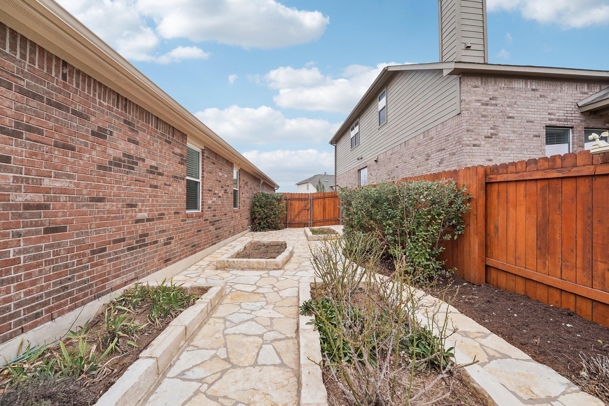 311 Limestone Trl Property Photo 30
