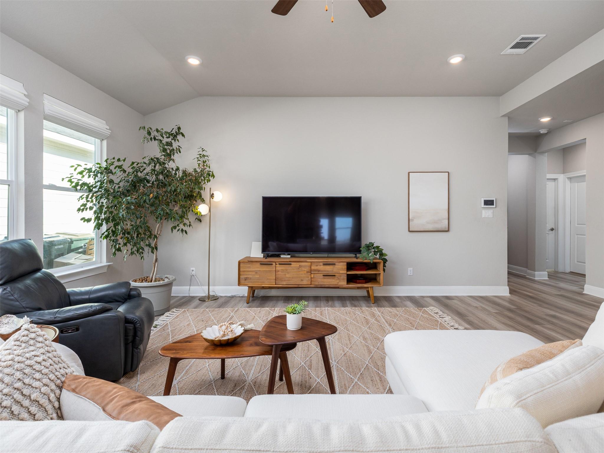 167 Victoria Peak Loop Property Photo 4