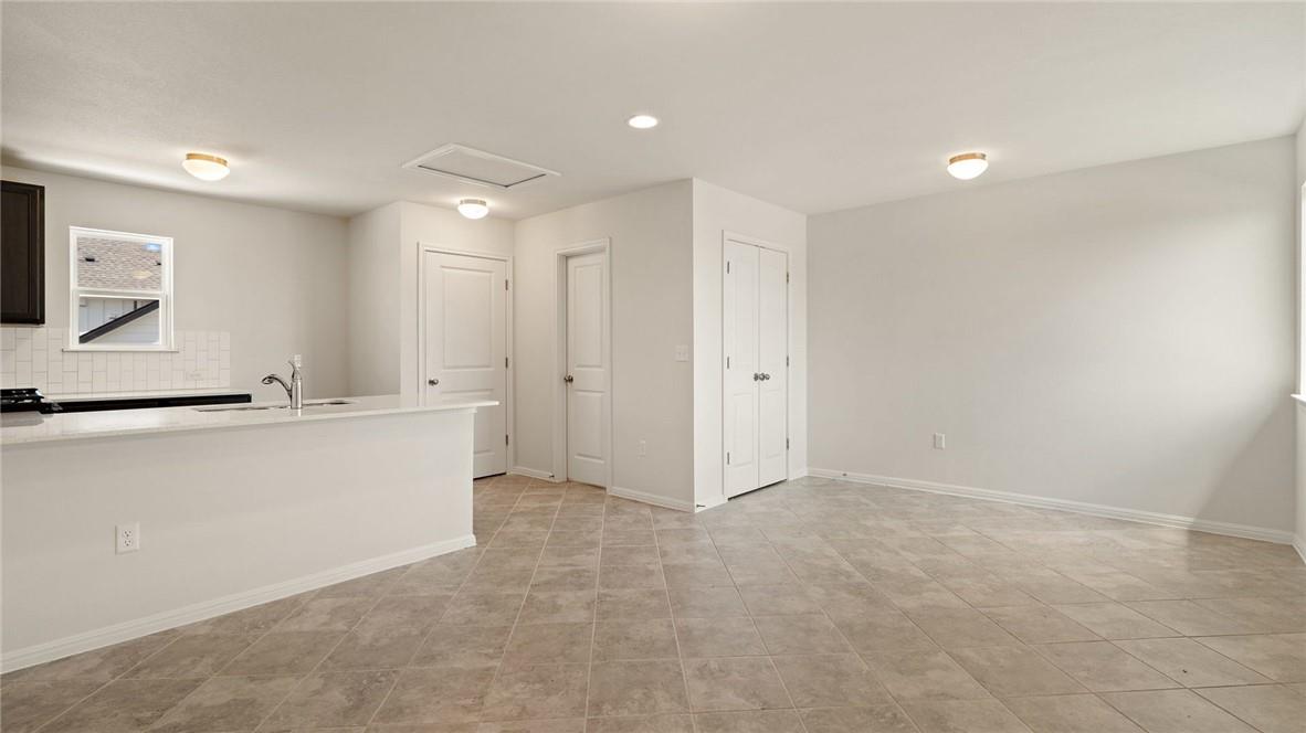 7812 Hillock Ter #b Property Photo 2