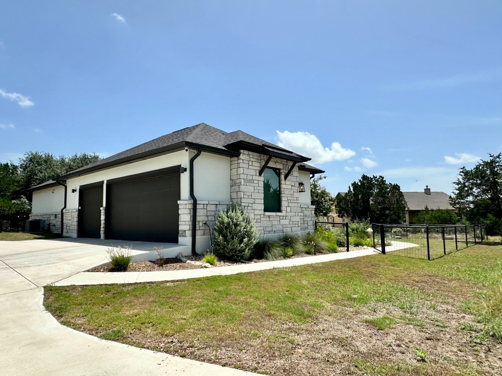 365 Warbler Dr Property Photo 7