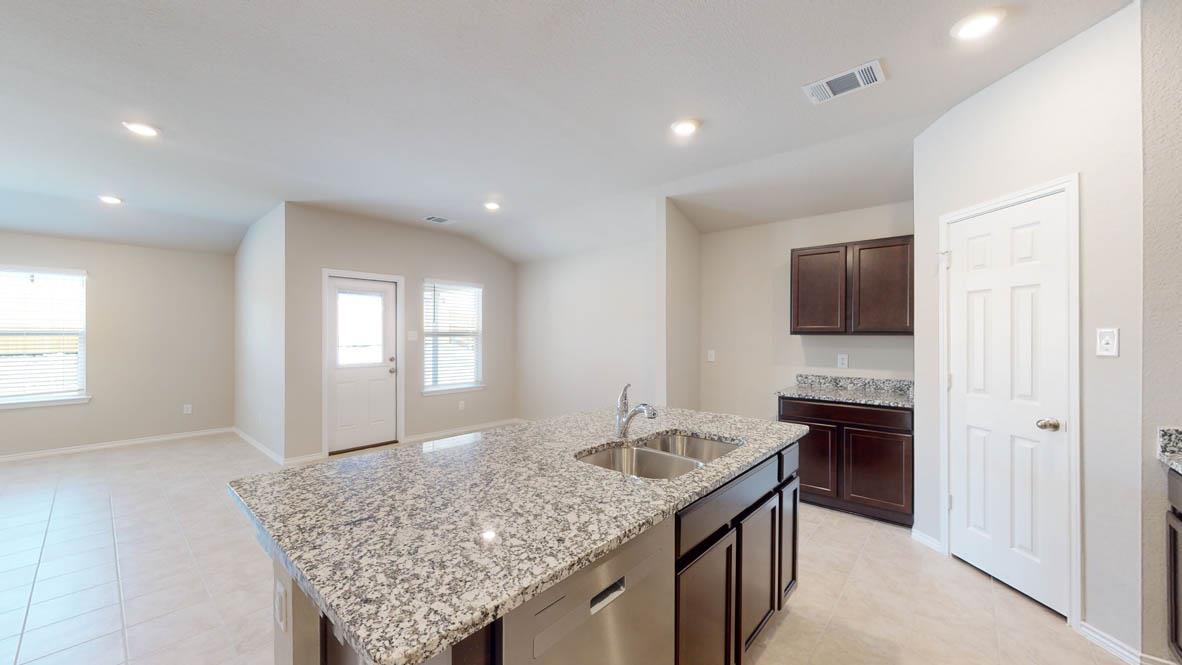 1304 Iron Horse Dr Property Photo 4