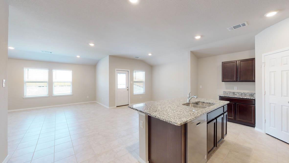 1304 Iron Horse Dr Property Photo 6