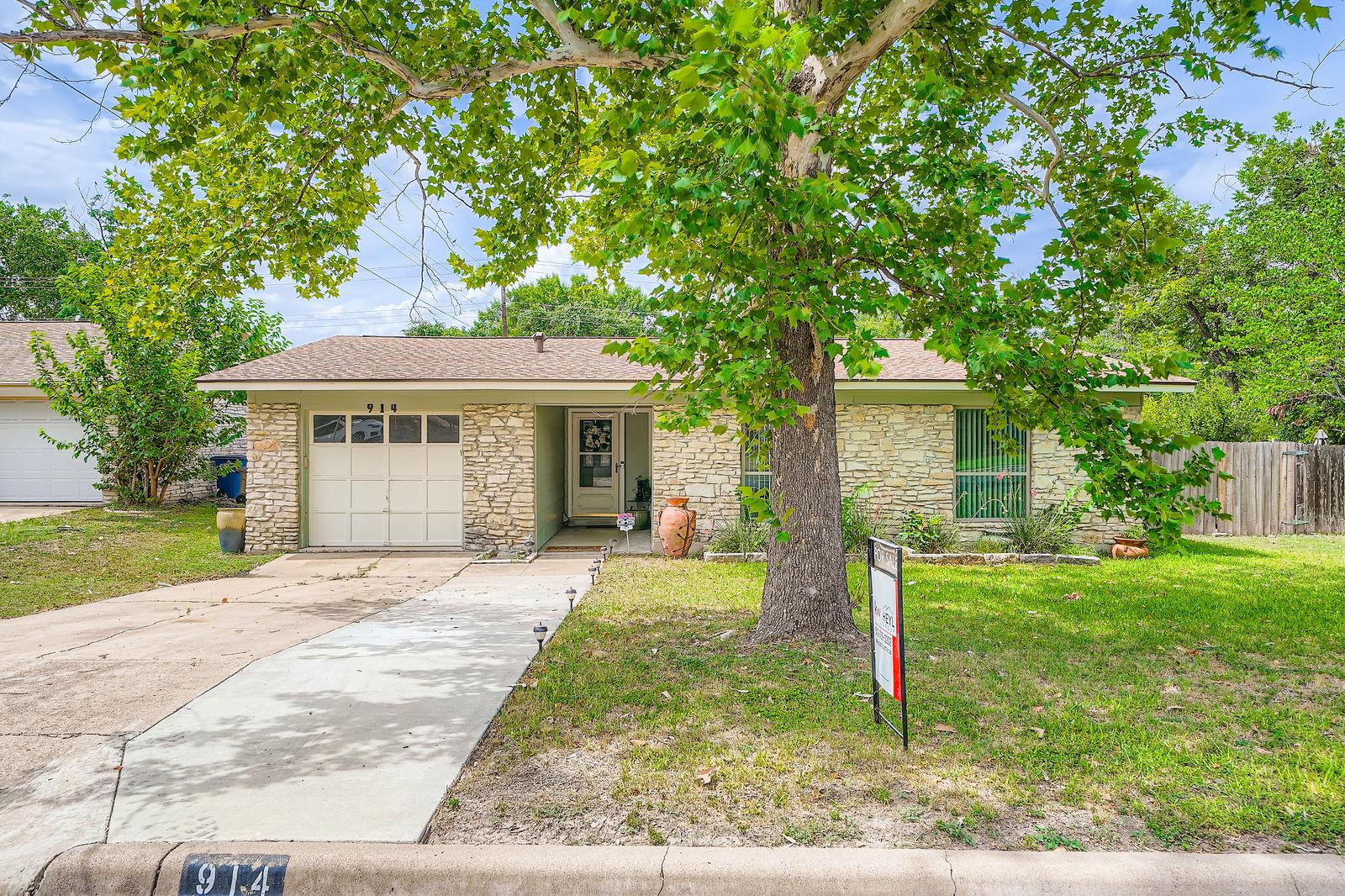 914 Hermitage Dr Property Photo 2