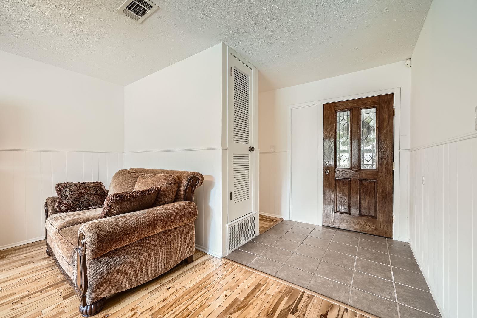 914 Hermitage Dr Property Photo 5