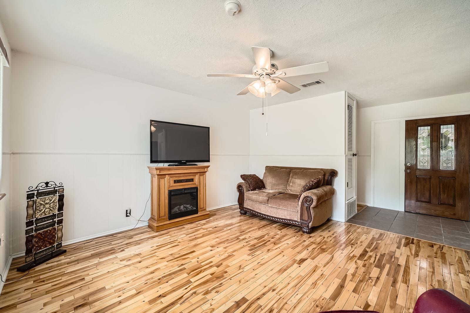 914 Hermitage Dr Property Photo 8