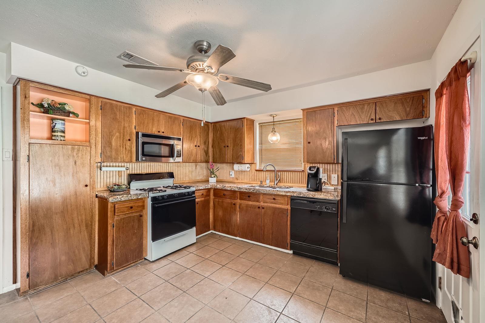 914 Hermitage Dr Property Photo 11