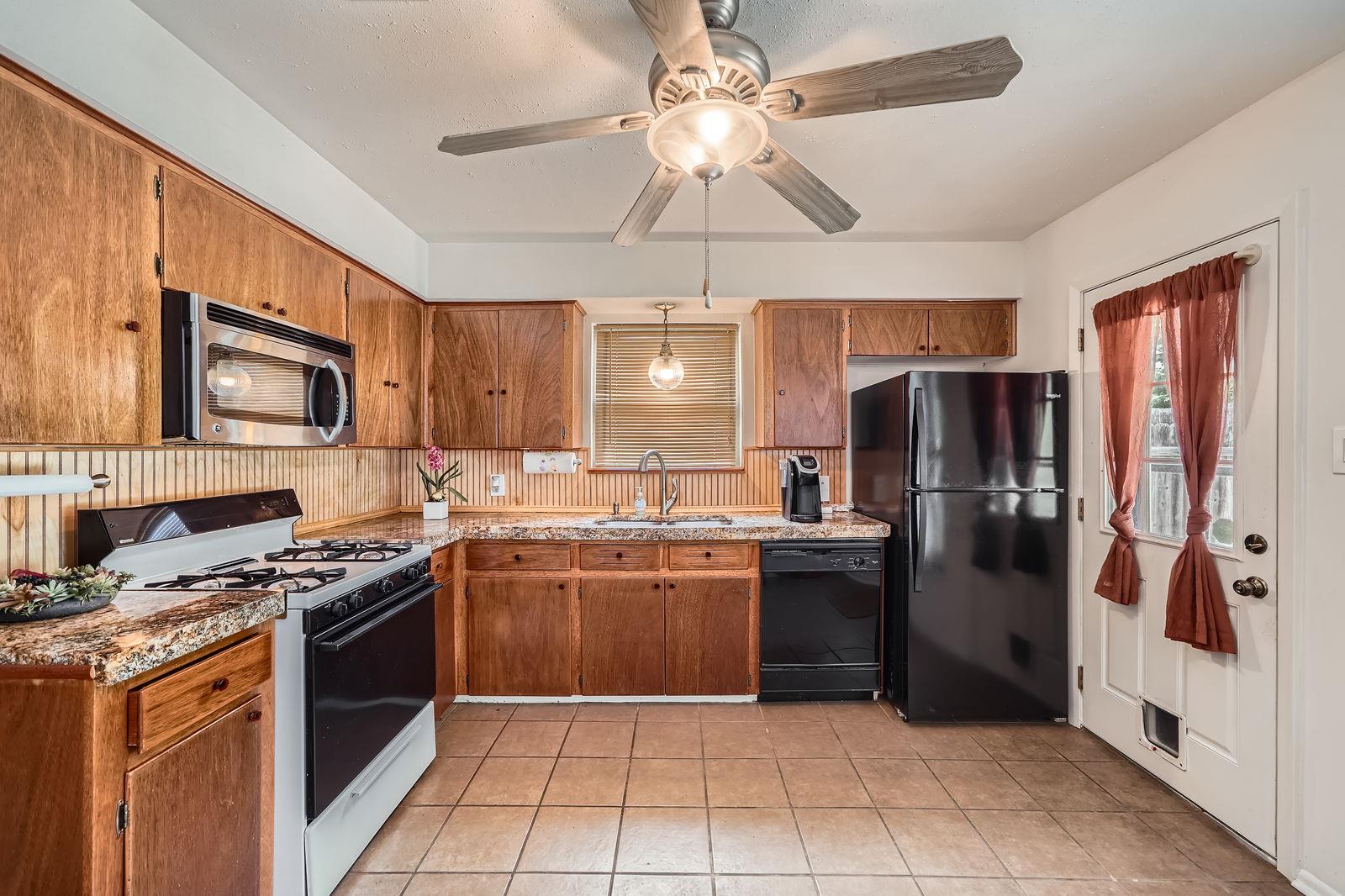 914 Hermitage Dr Property Photo 15