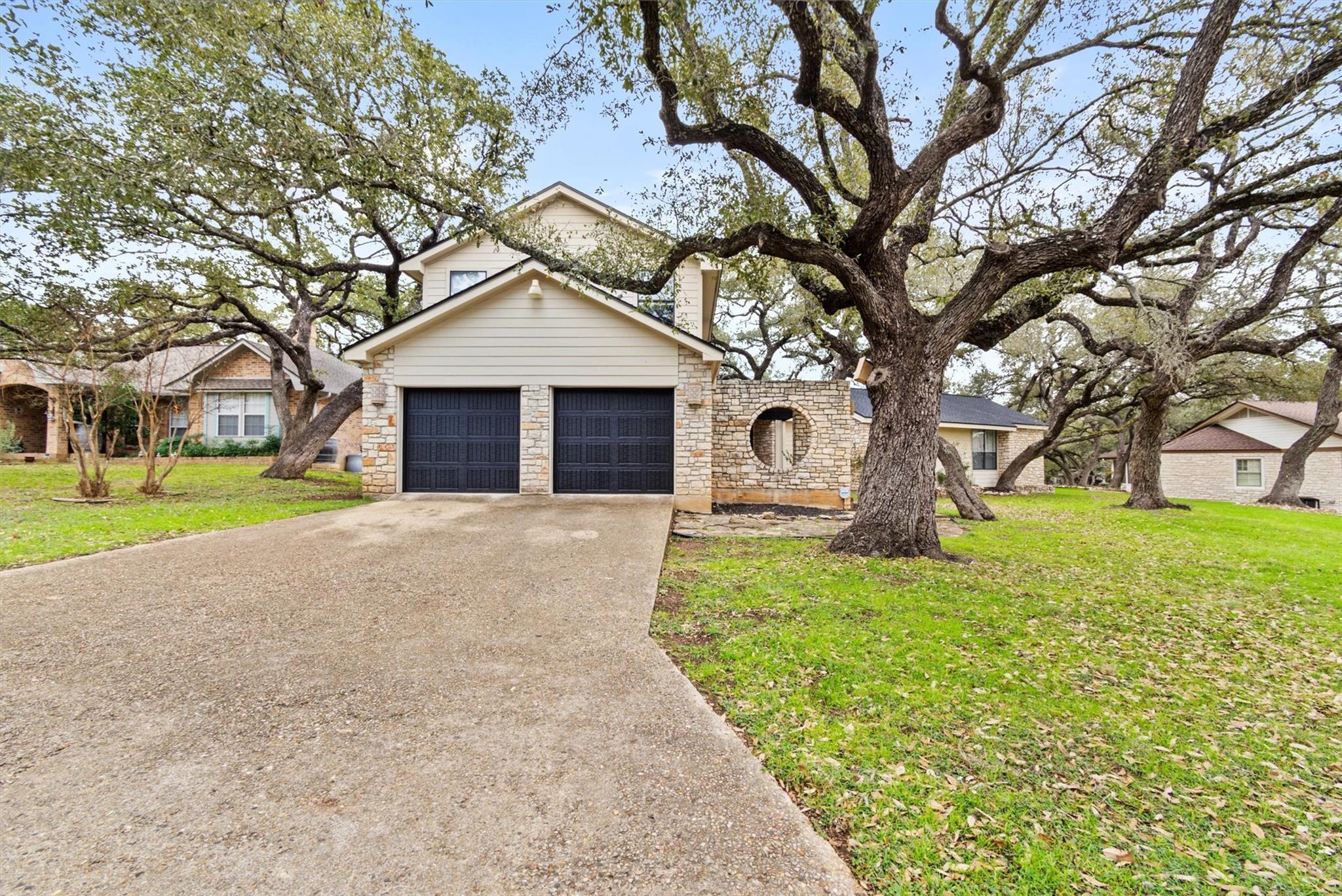61 Woodcreek Dr Property Photo 1