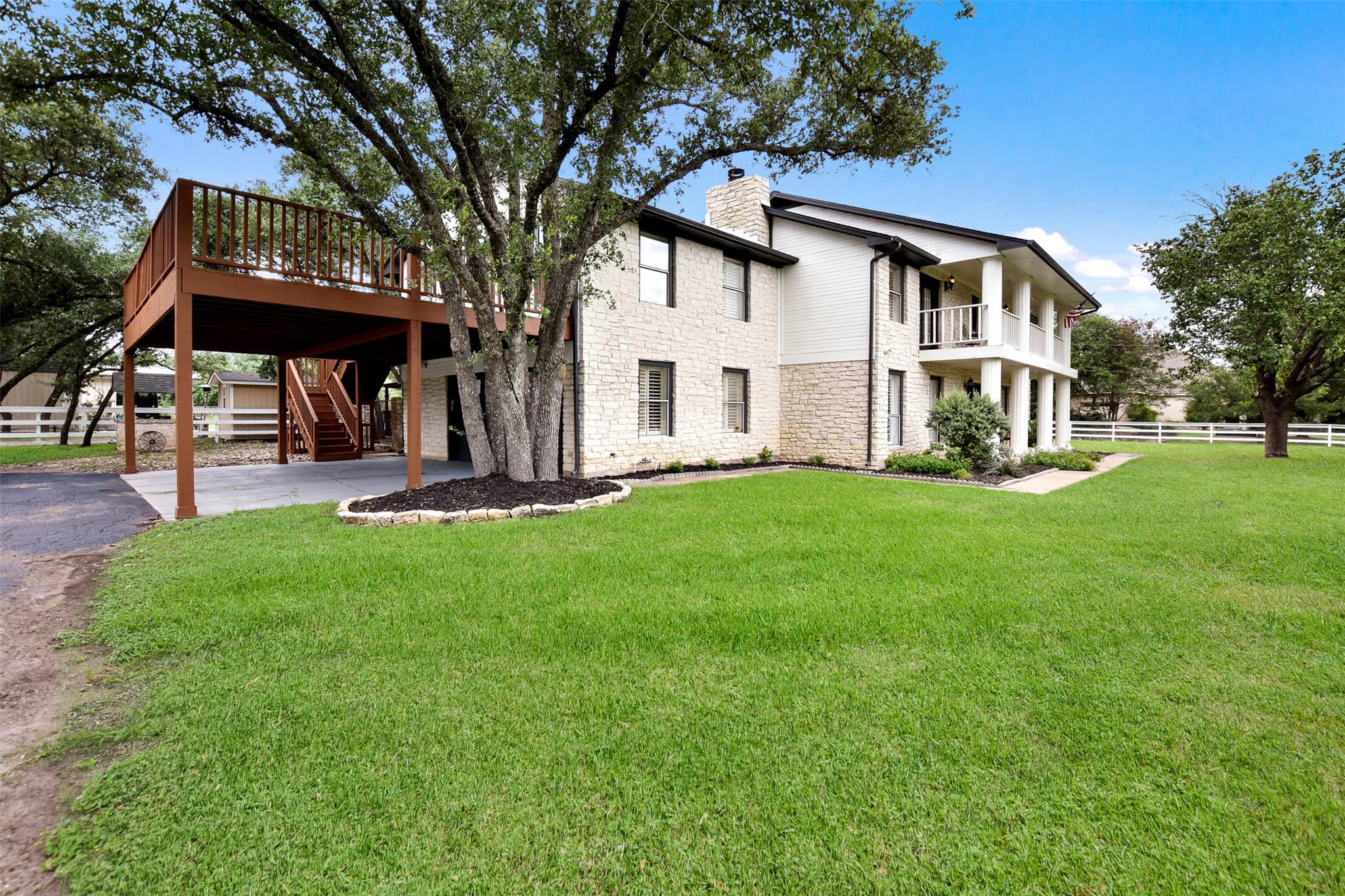 2204 Walsh Dr Property Photo 4