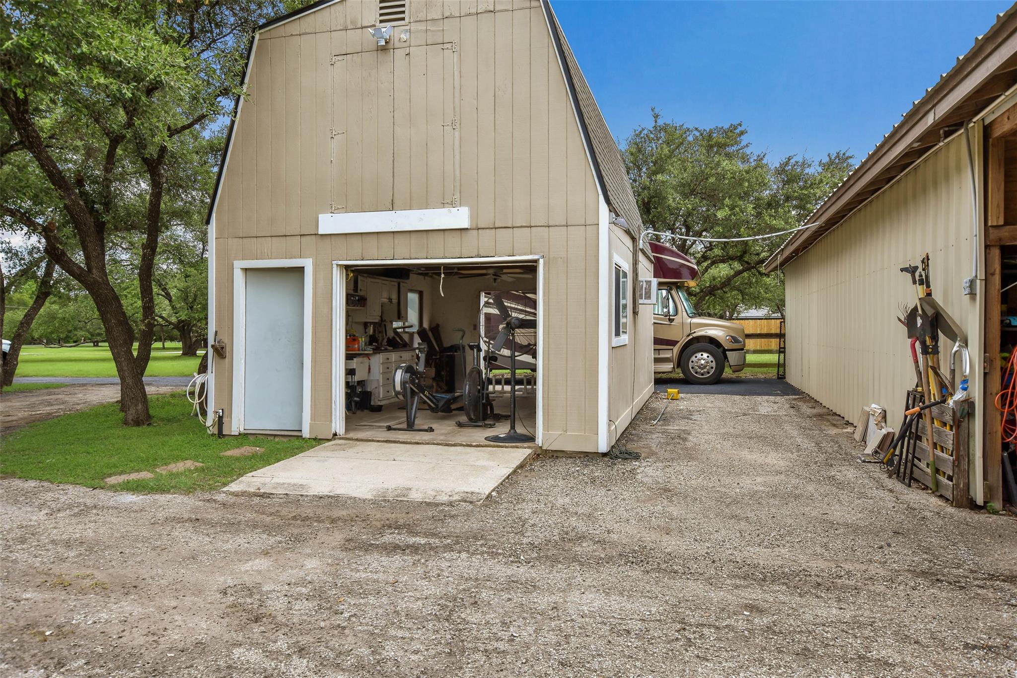 2204 Walsh Dr Property Photo 32