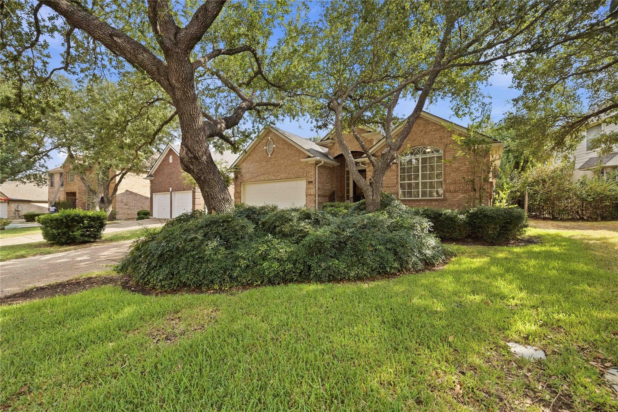 10045 Planters Woods Dr Property Photo 3